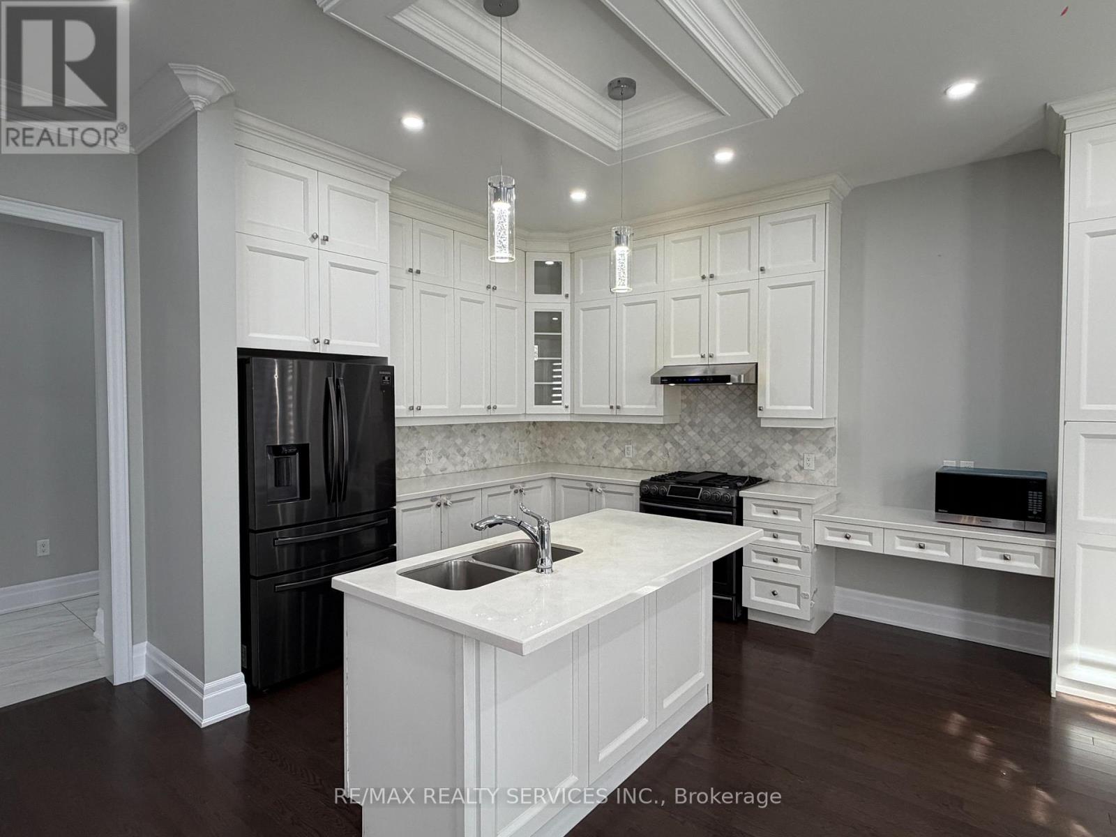 Upper Portion - 4 Lyle Way, Brampton, Ontario  L6X 5P8 - Photo 10 - W12789248