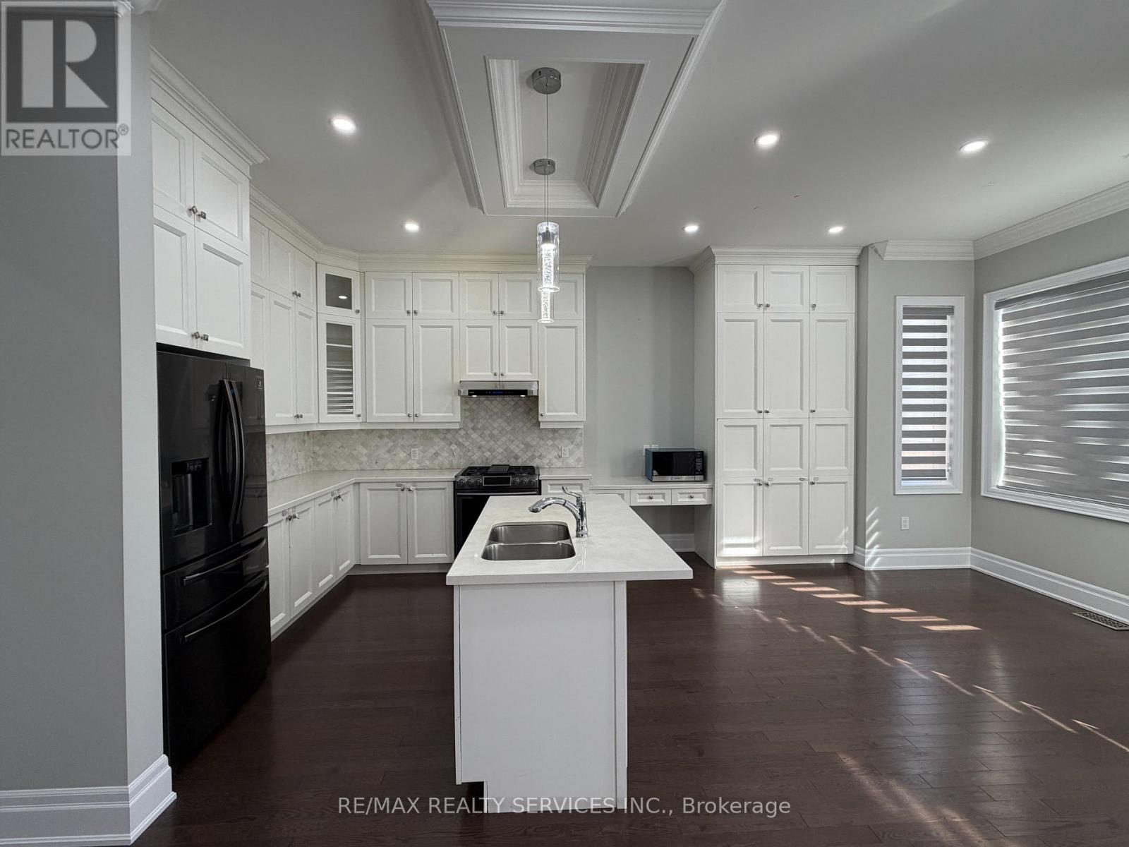 Upper Portion - 4 Lyle Way, Brampton, Ontario  L6X 5P8 - Photo 13 - W12789248