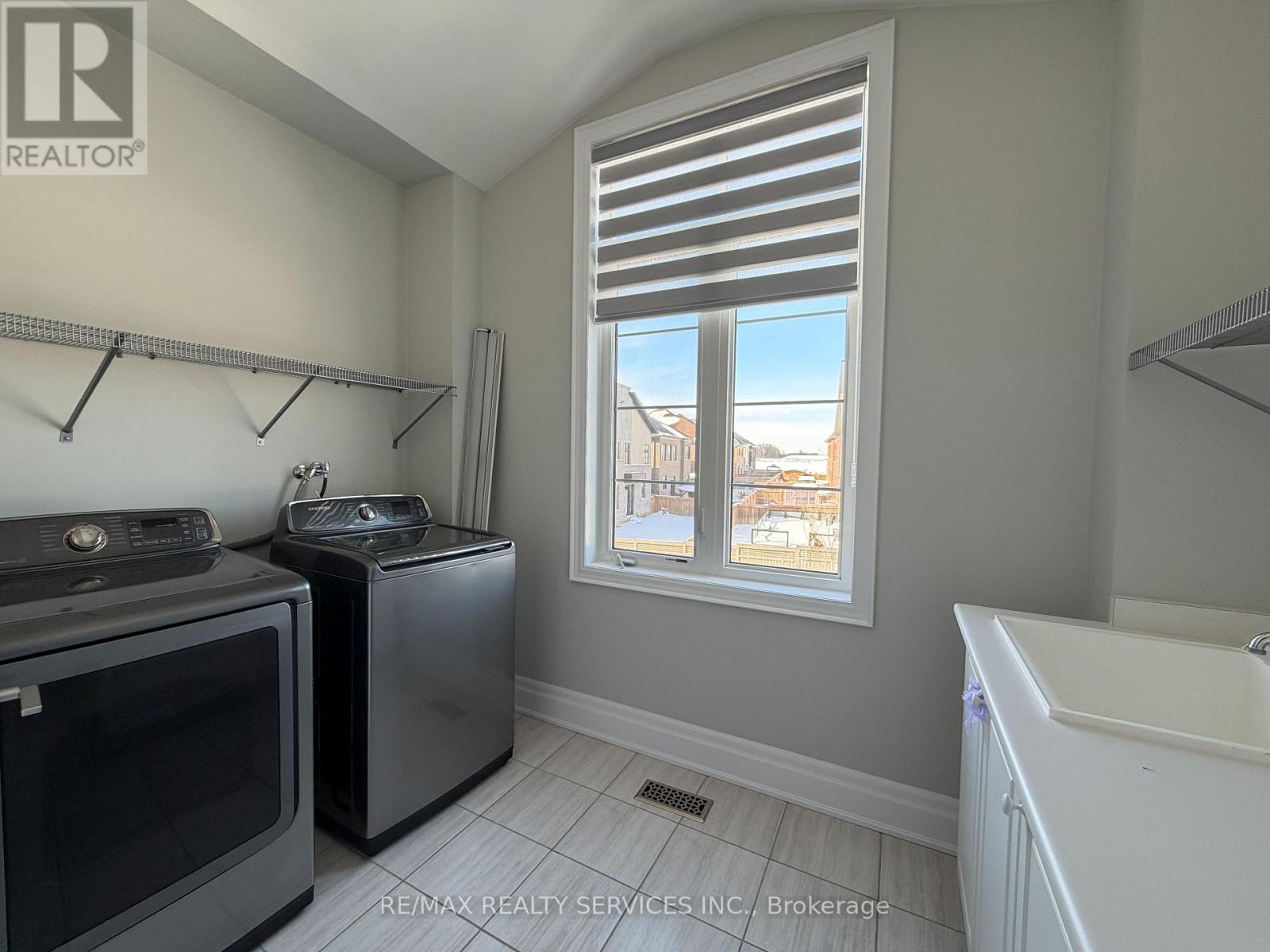 Upper Portion - 4 Lyle Way, Brampton, Ontario  L6X 5P8 - Photo 15 - W12789248