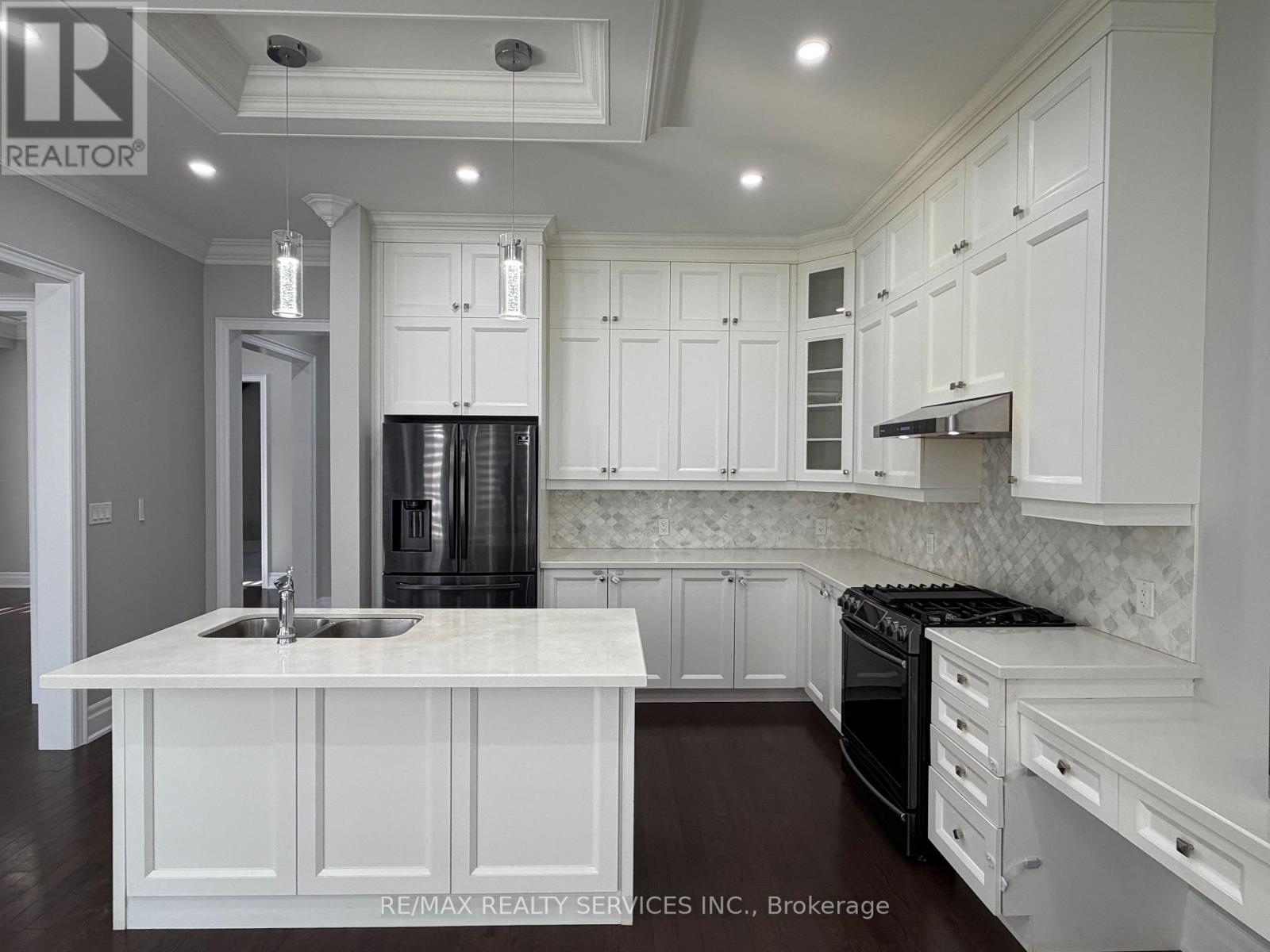 Upper Portion - 4 Lyle Way, Brampton, Ontario  L6X 5P8 - Photo 9 - W12789248