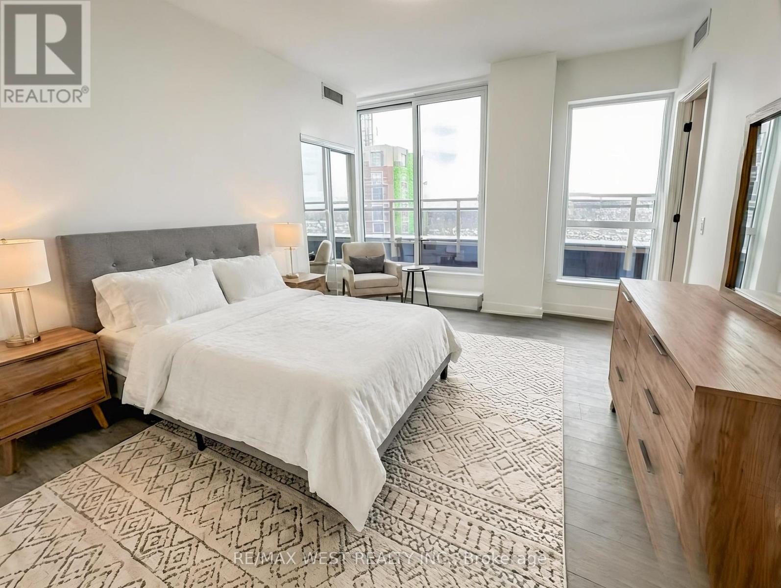 808 - 2343 Khalsa Gate, Oakville, Ontario  L6M 5R6 - Photo 2 - W12789260