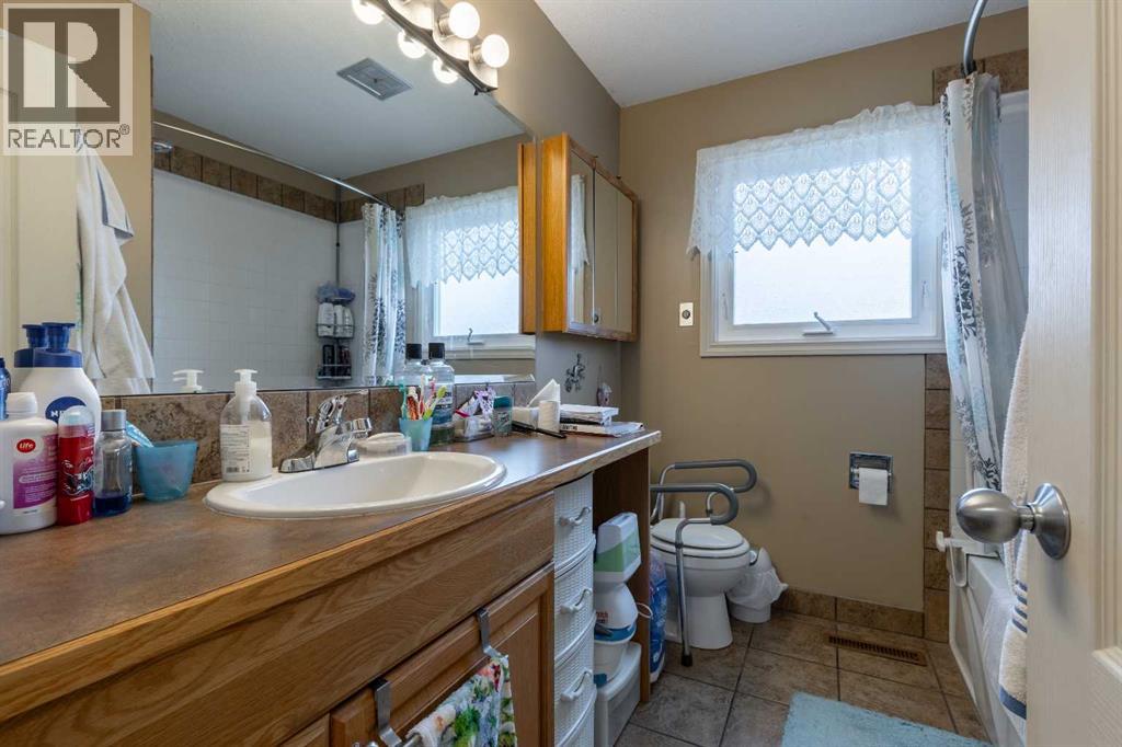 1412 23 Street N, Lethbridge, Alberta  T1H 3T5 - Photo 12 - A2284672