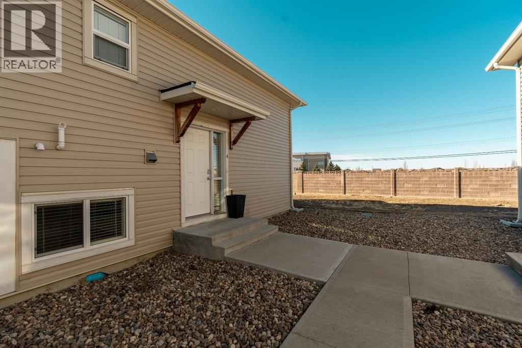 4, 40 Cougar Cove N, Lethbridge, Alberta  T1H 5V4 - Photo 1 - A2285312