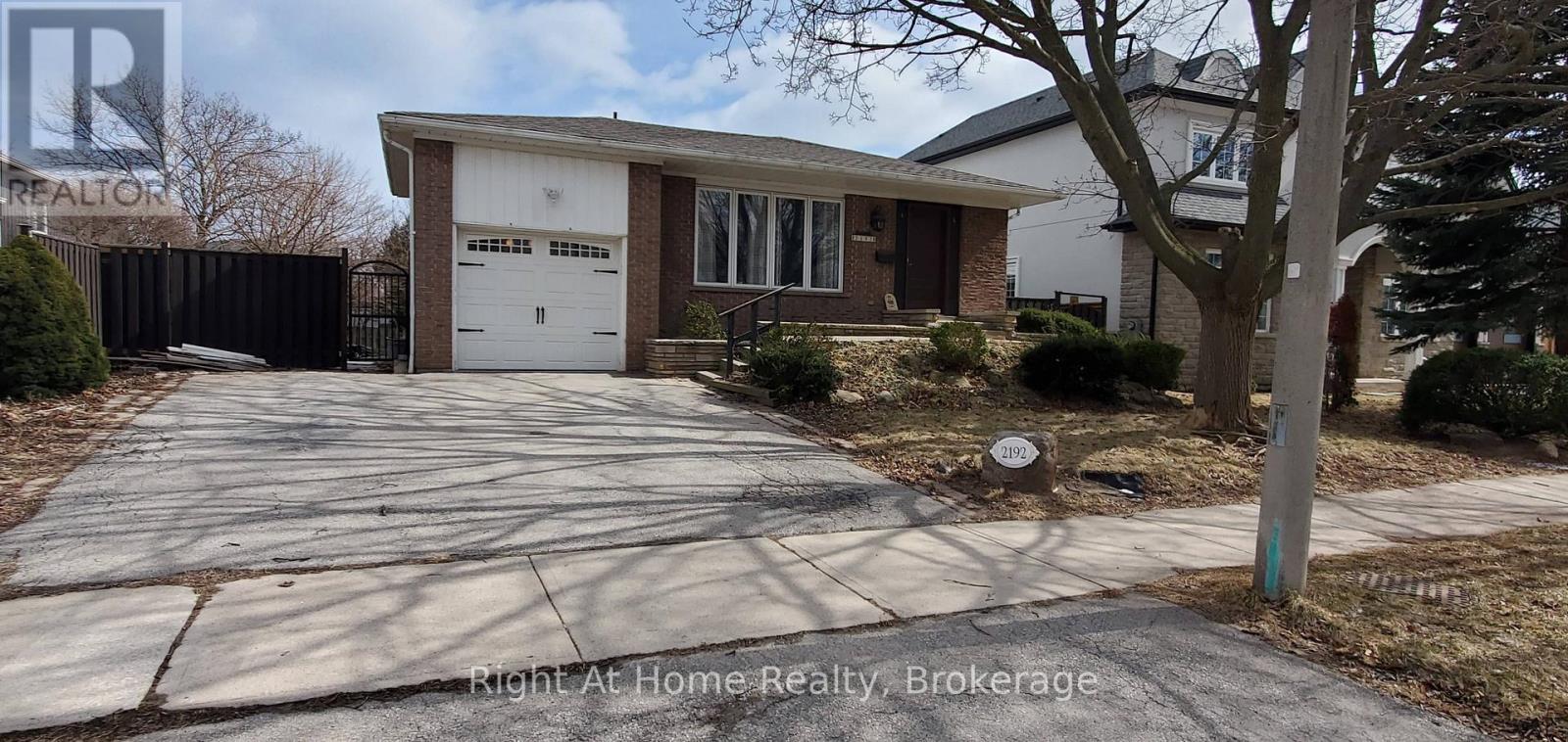 2192 BRIDGE ROAD, Oakville, Ontario