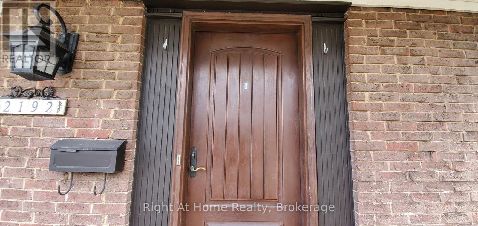 2192 Bridge Road, Oakville, Ontario  L6L 2G3 - Photo 3 - W12789284