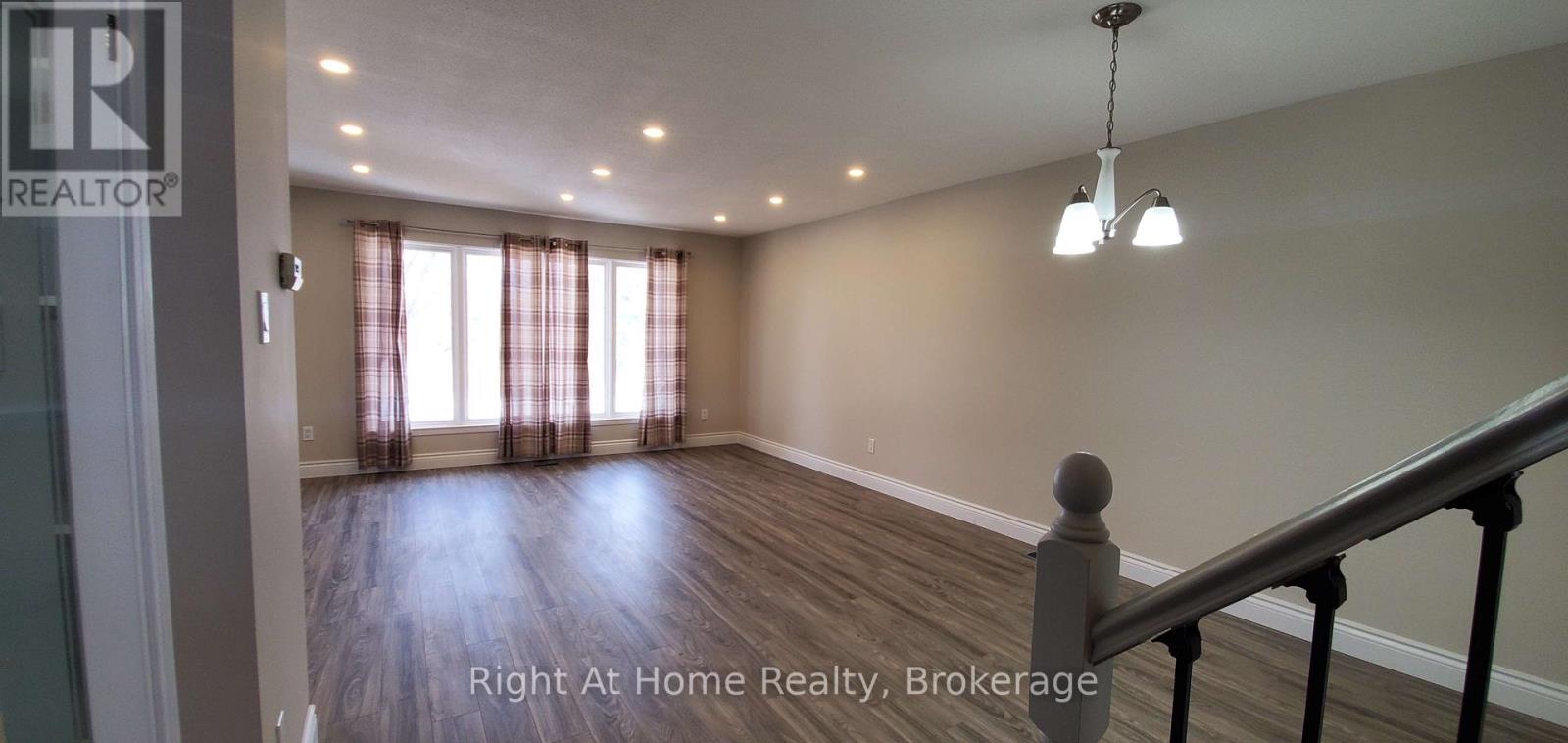 2192 Bridge Road, Oakville, Ontario  L6L 2G3 - Photo 5 - W12789284