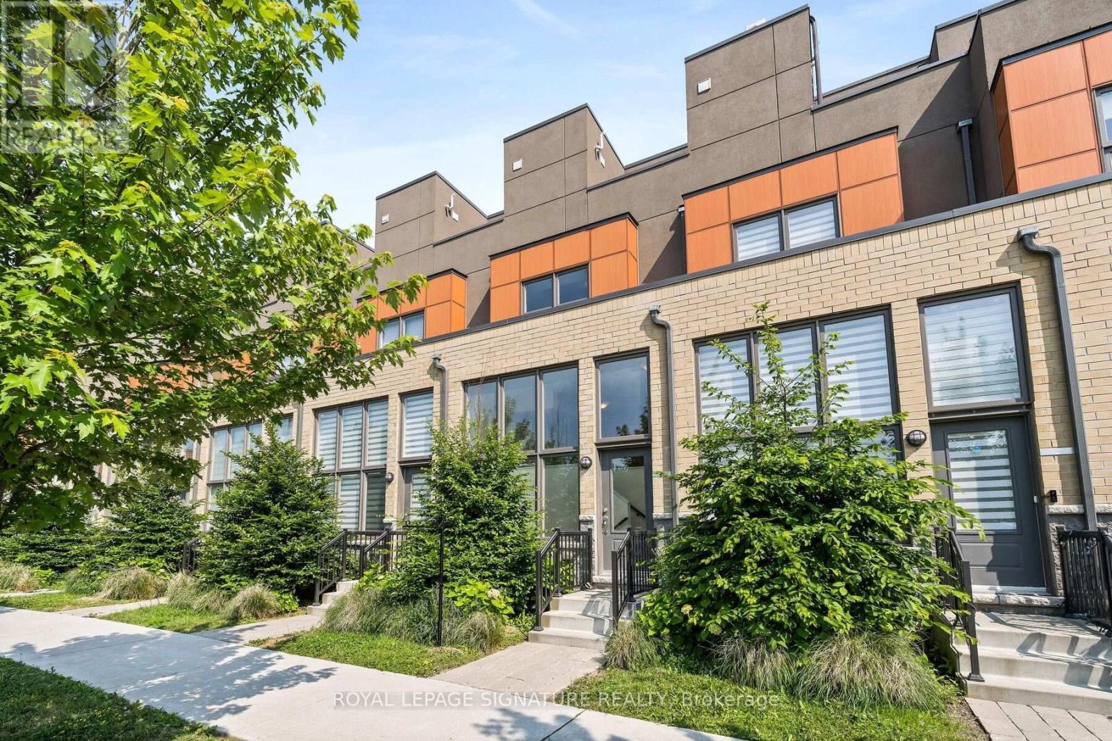 16 CURLEW DRIVE, Toronto, Ontario