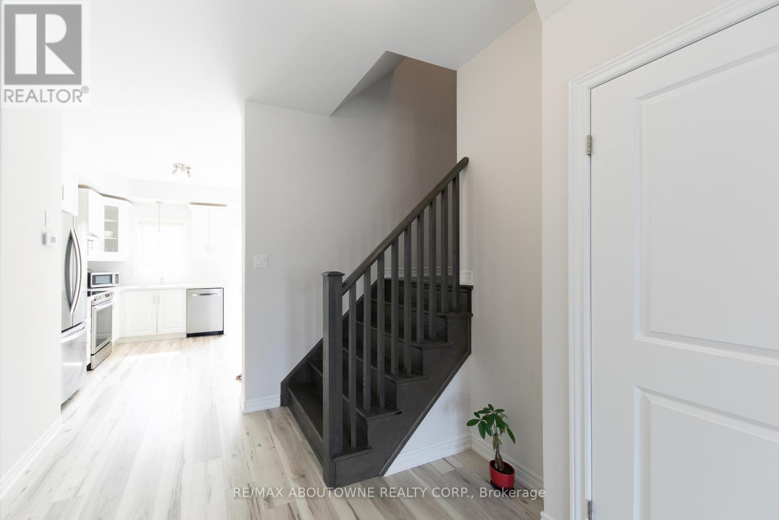 15 Barley Lane, Hamilton (Meadowlands), Ontario  L9K 0K1 - Photo 19 - X12789060