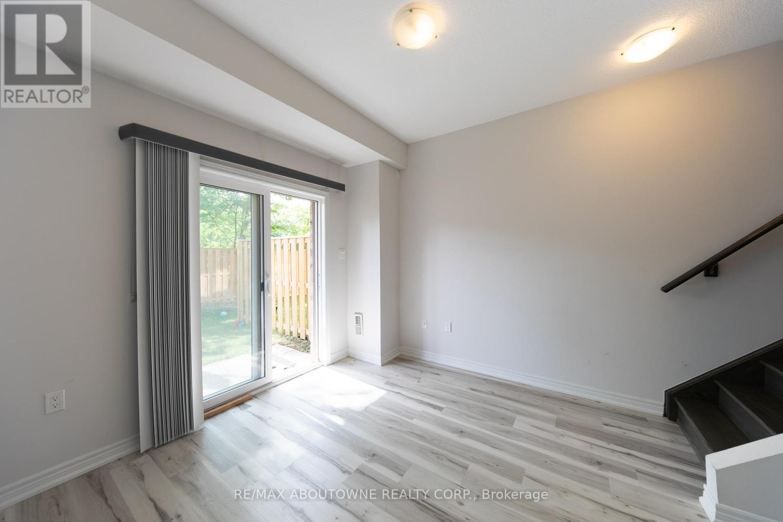 15 Barley Lane, Hamilton (Meadowlands), Ontario  L9K 0K1 - Photo 31 - X12789060