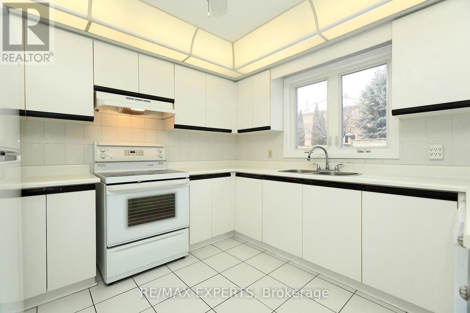 100 Nimbus Place, Vaughan, Ontario  L4L 1Z7 - Photo 14 - N12783230