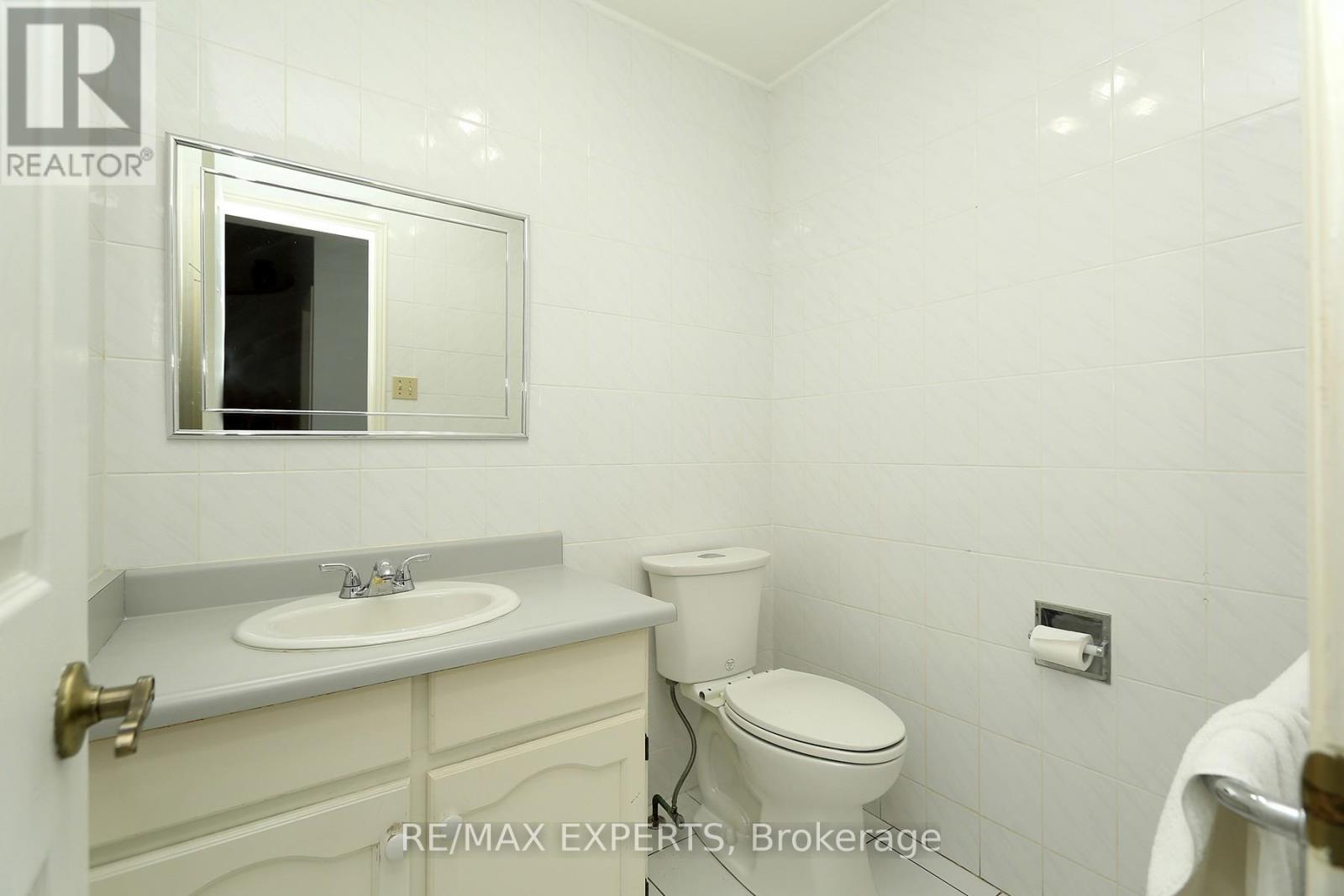 100 Nimbus Place, Vaughan, Ontario  L4L 1Z7 - Photo 6 - N12783230