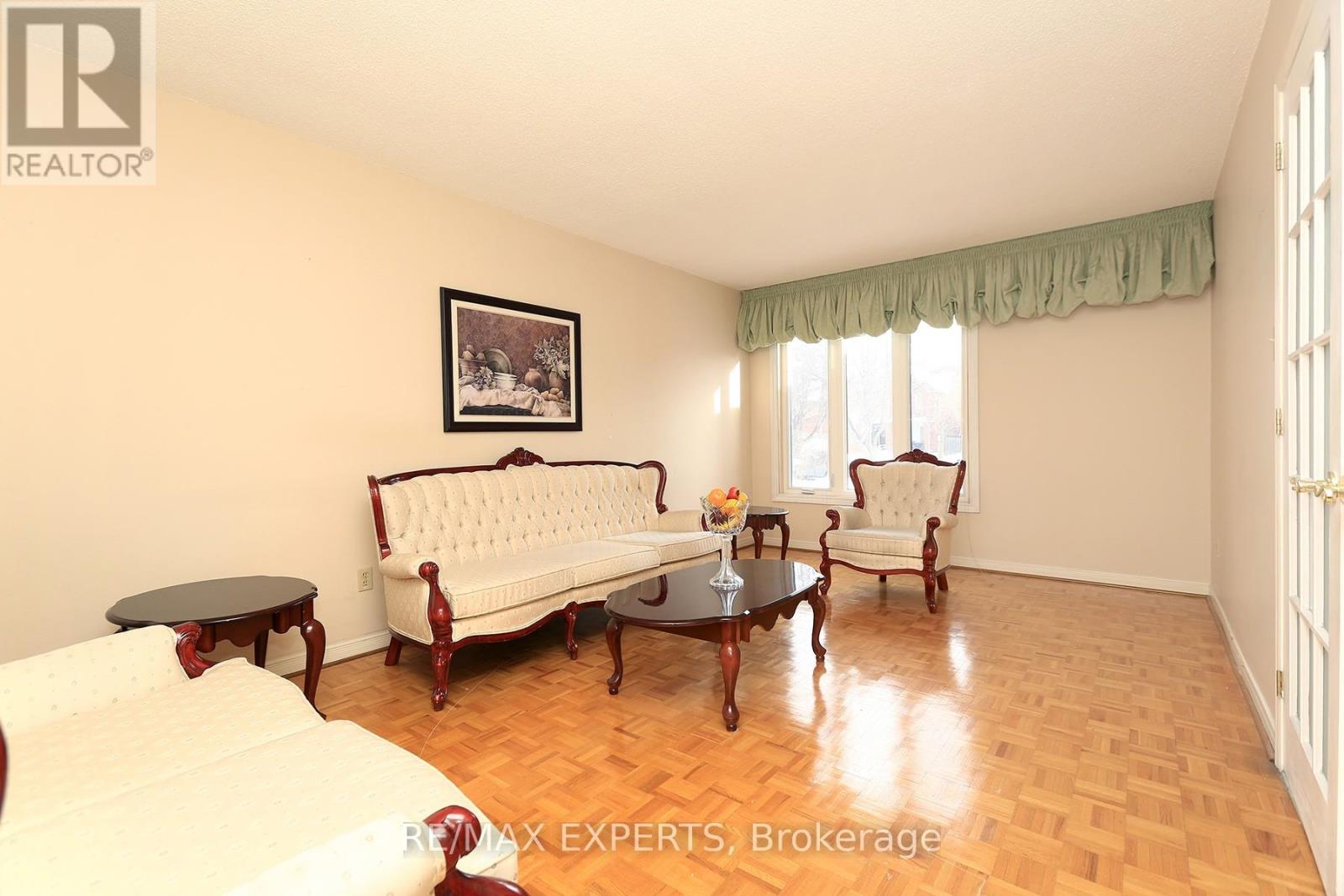 100 Nimbus Place, Vaughan, Ontario  L4L 1Z7 - Photo 5 - N12783230
