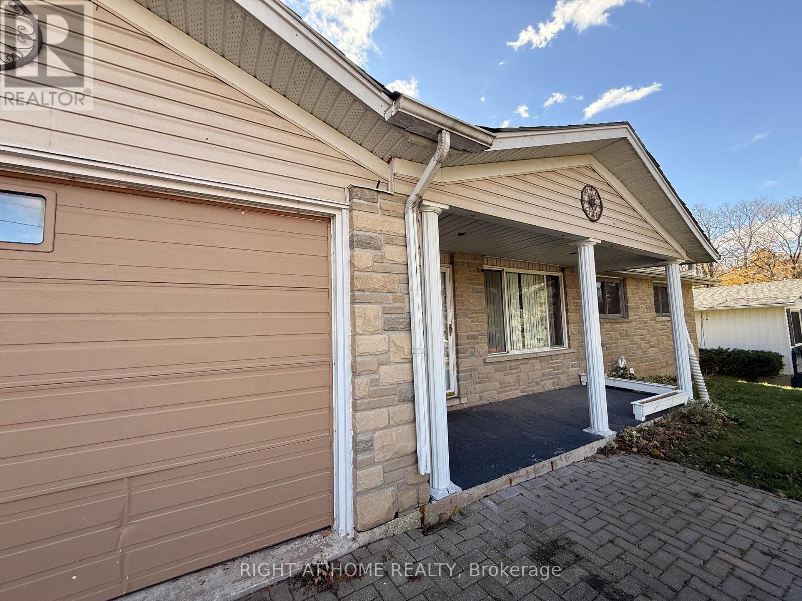 206 Winston Boulevard, Cambridge, Ontario  N3C 1M3 - Photo 2 - X12787370