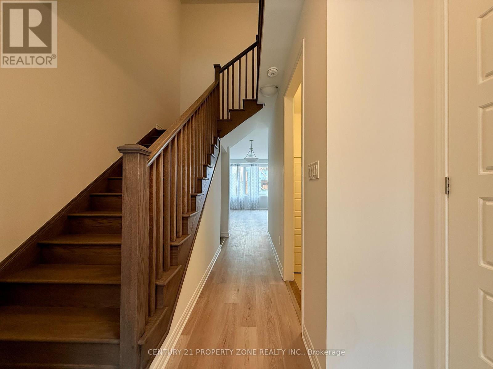 1340 Hearns Place, Milton, Ontario  L9E 2J7 - Photo 5 - W12789316