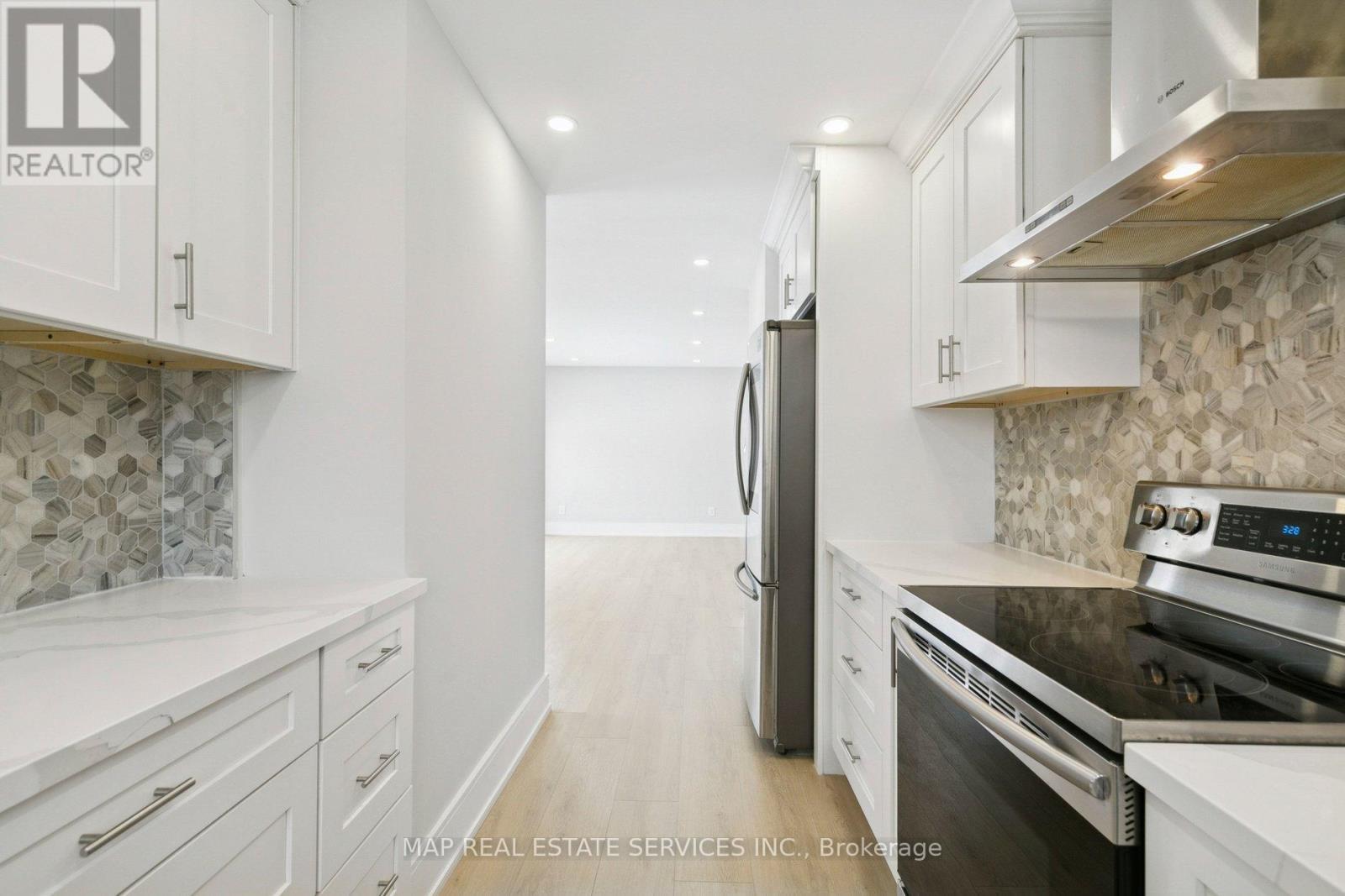 260 Hillside Drive, Mississauga, Ontario  L5M 1G5 - Photo 17 - W12789338