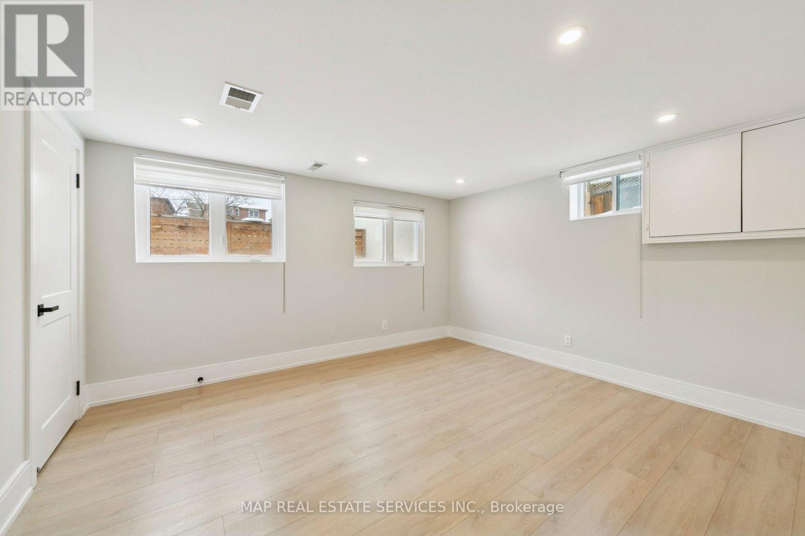 260 Hillside Drive, Mississauga, Ontario  L5M 1G5 - Photo 42 - W12789338