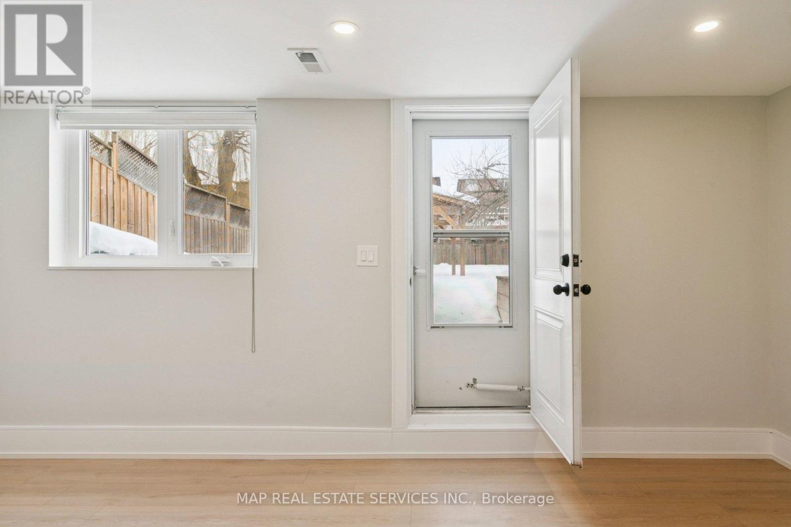 260 Hillside Drive, Mississauga, Ontario  L5M 1G5 - Photo 46 - W12789338