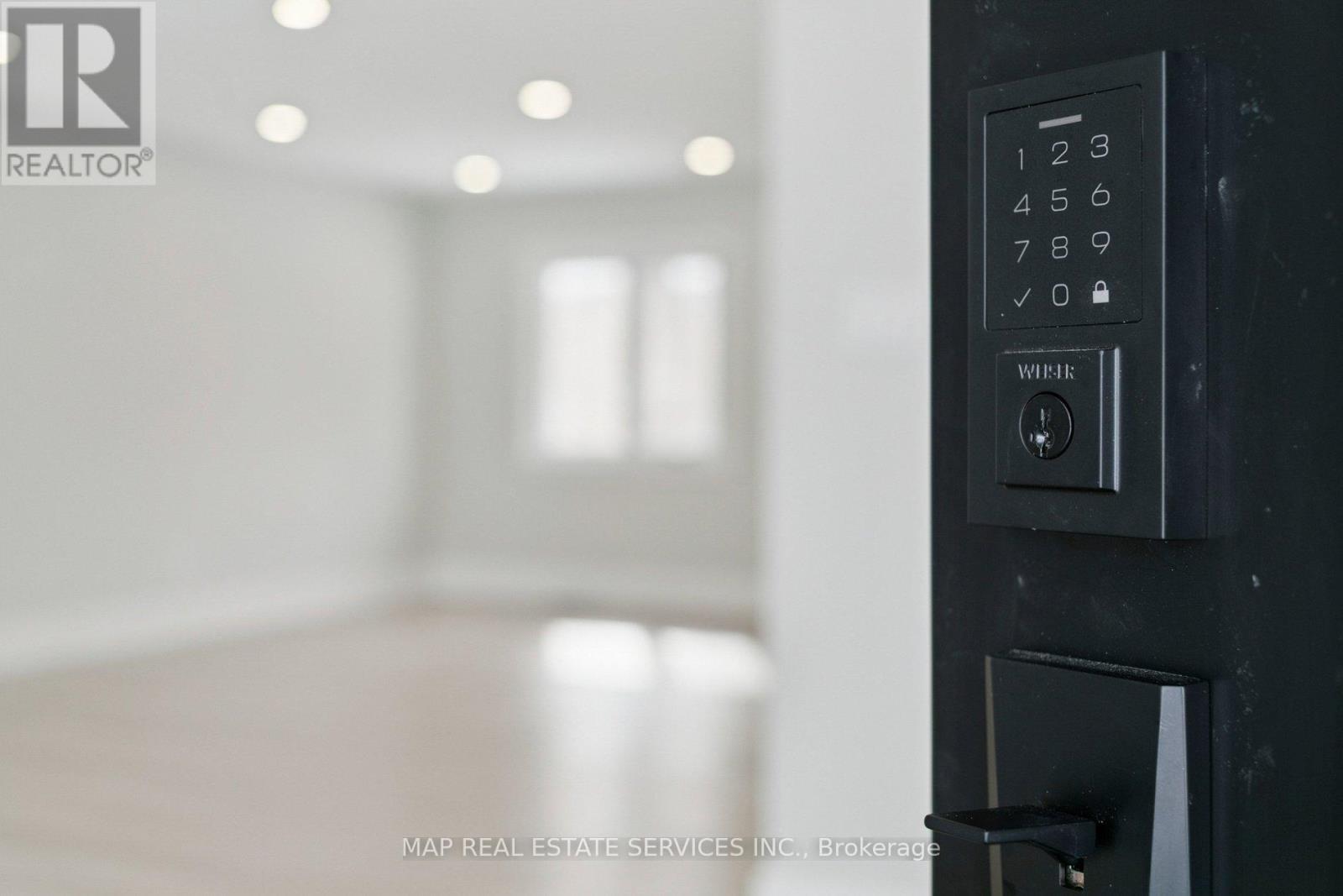 260 Hillside Drive, Mississauga, Ontario  L5M 1G5 - Photo 6 - W12789338