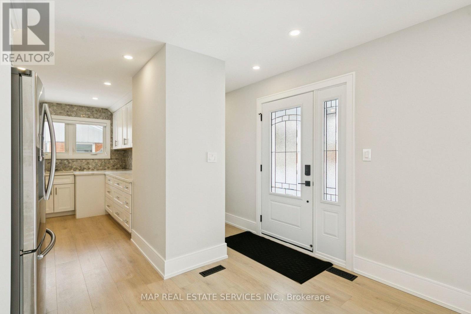 260 Hillside Drive, Mississauga, Ontario  L5M 1G5 - Photo 8 - W12789338