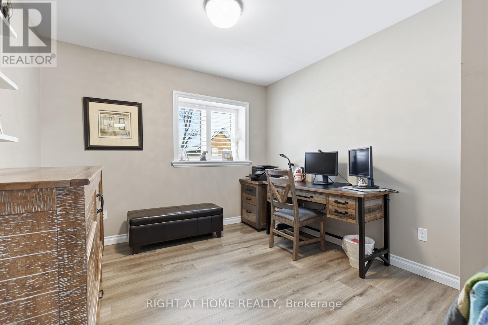 301 - 25 King Street, Kawartha Lakes, Ontario  K9V 1C4 - Photo 15 - X12789304