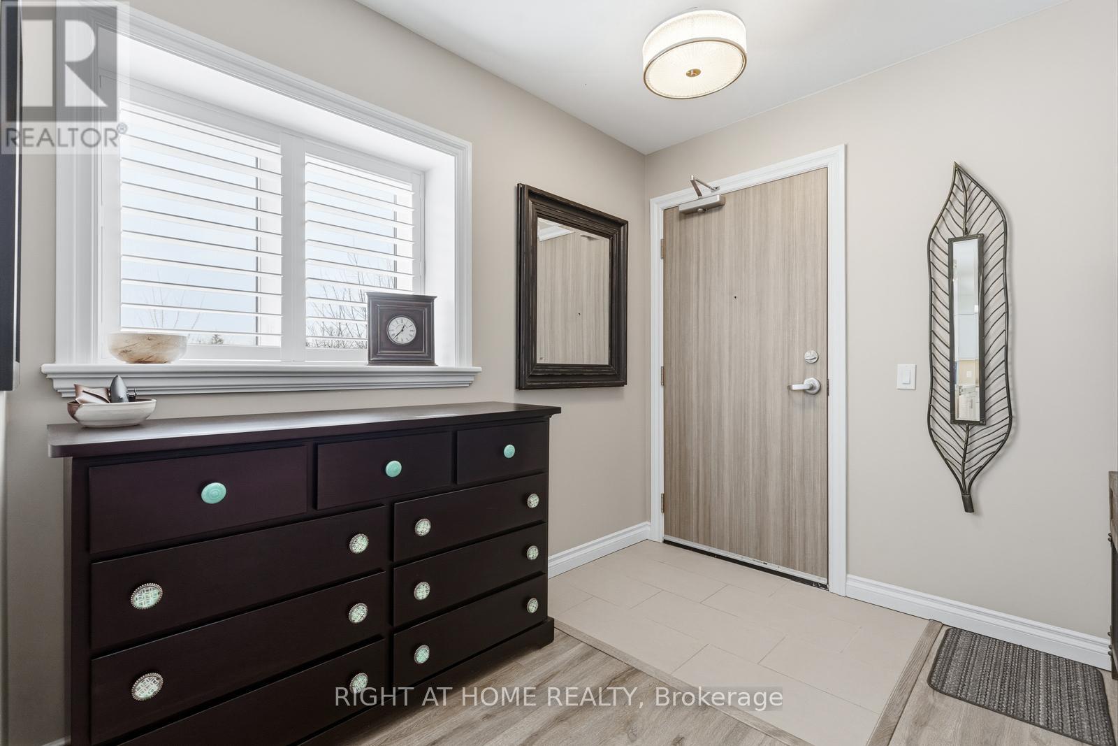 301 - 25 King Street, Kawartha Lakes, Ontario  K9V 1C4 - Photo 2 - X12789304