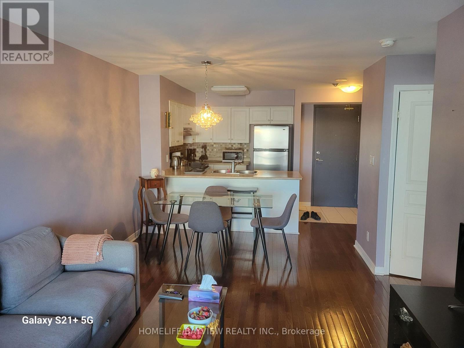 202 - 19 Northern Heights Drive, Richmond Hill, Ontario  L4B 4M4 - Photo 2 - N12786124