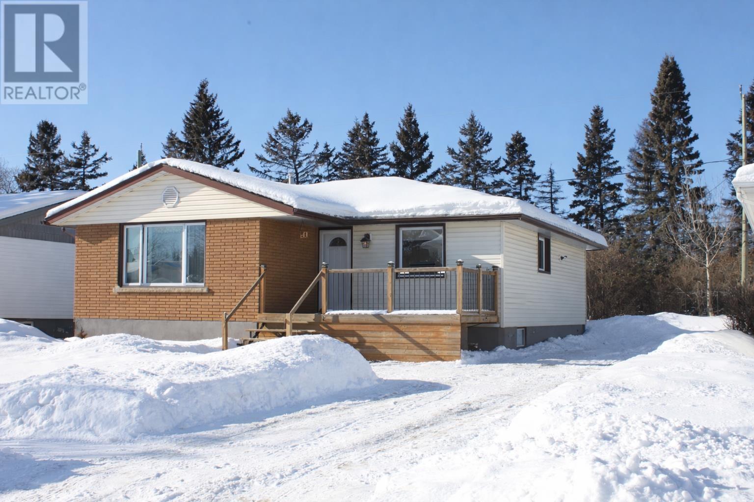 270 Hinton Ave, Thunder Bay, Ontario  P7A 7E4 - Photo 1 - TB2600193