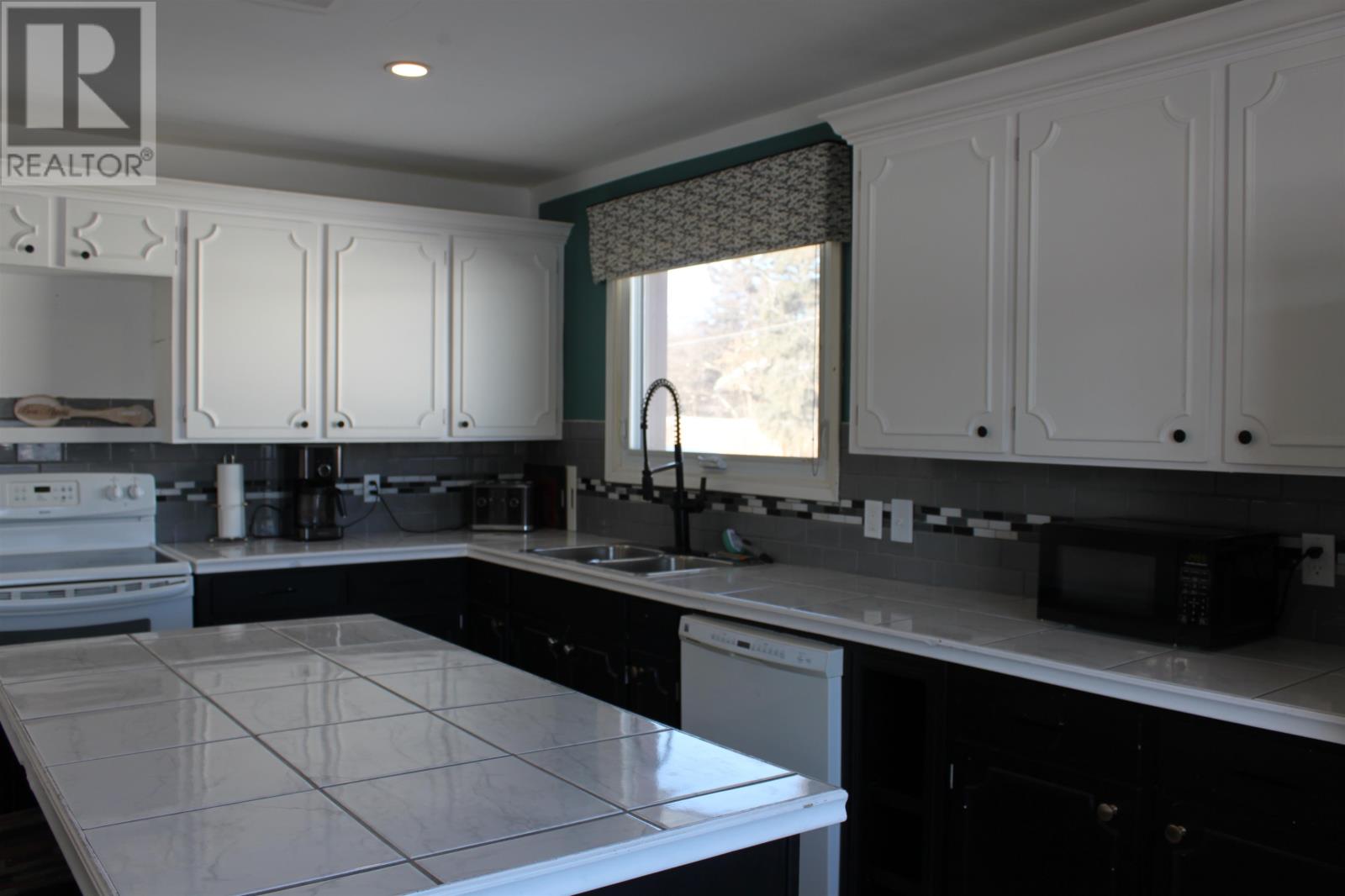 270 Hinton Ave, Thunder Bay, Ontario  P7A 7E4 - Photo 6 - TB2600193