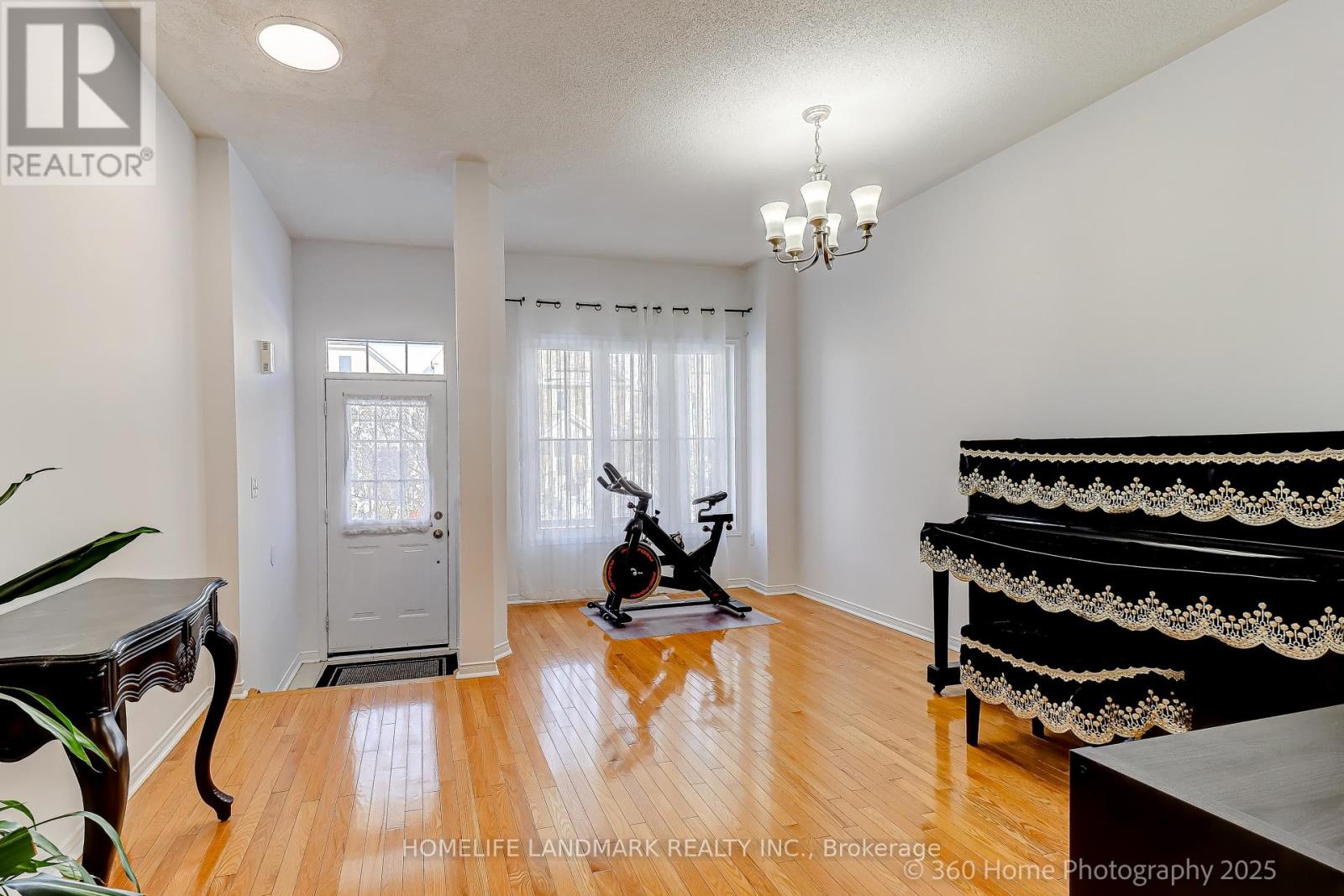 51 Lebovic Drive, Richmond Hill, Ontario  L4E 5C6 - Photo 2 - N12789348