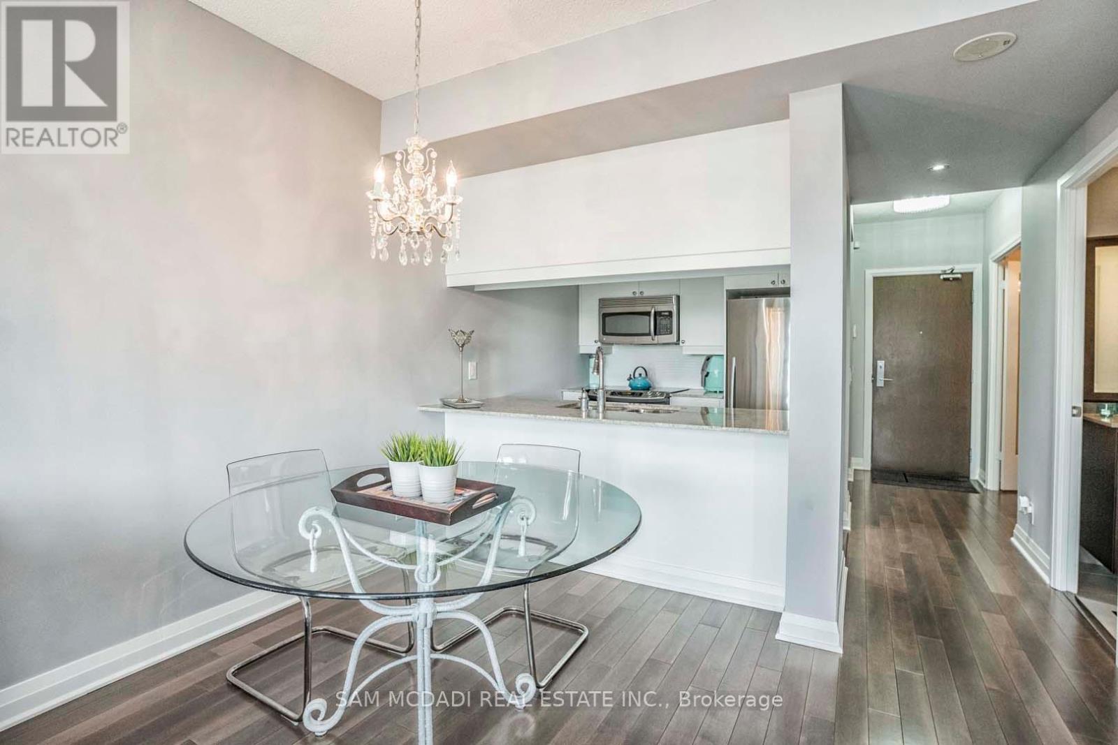 704 - 1055 Southdown Road, Mississauga, Ontario  L5J 0A3 - Photo 11 - W12789350