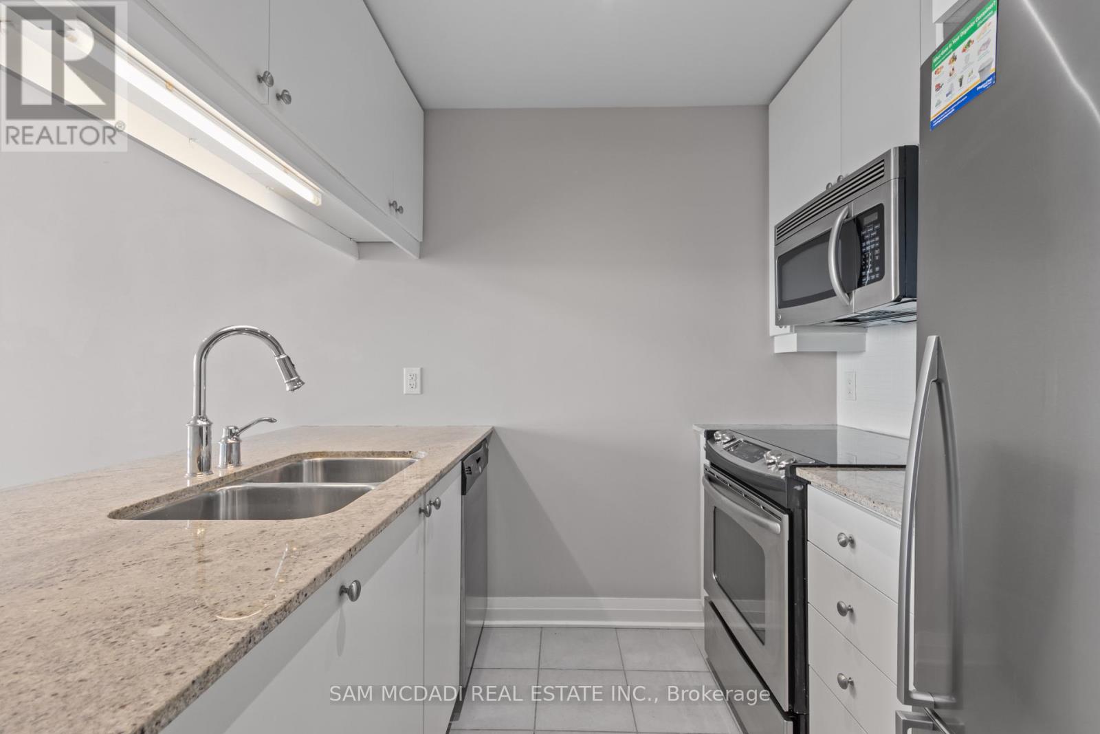 704 - 1055 Southdown Road, Mississauga, Ontario  L5J 0A3 - Photo 14 - W12789350