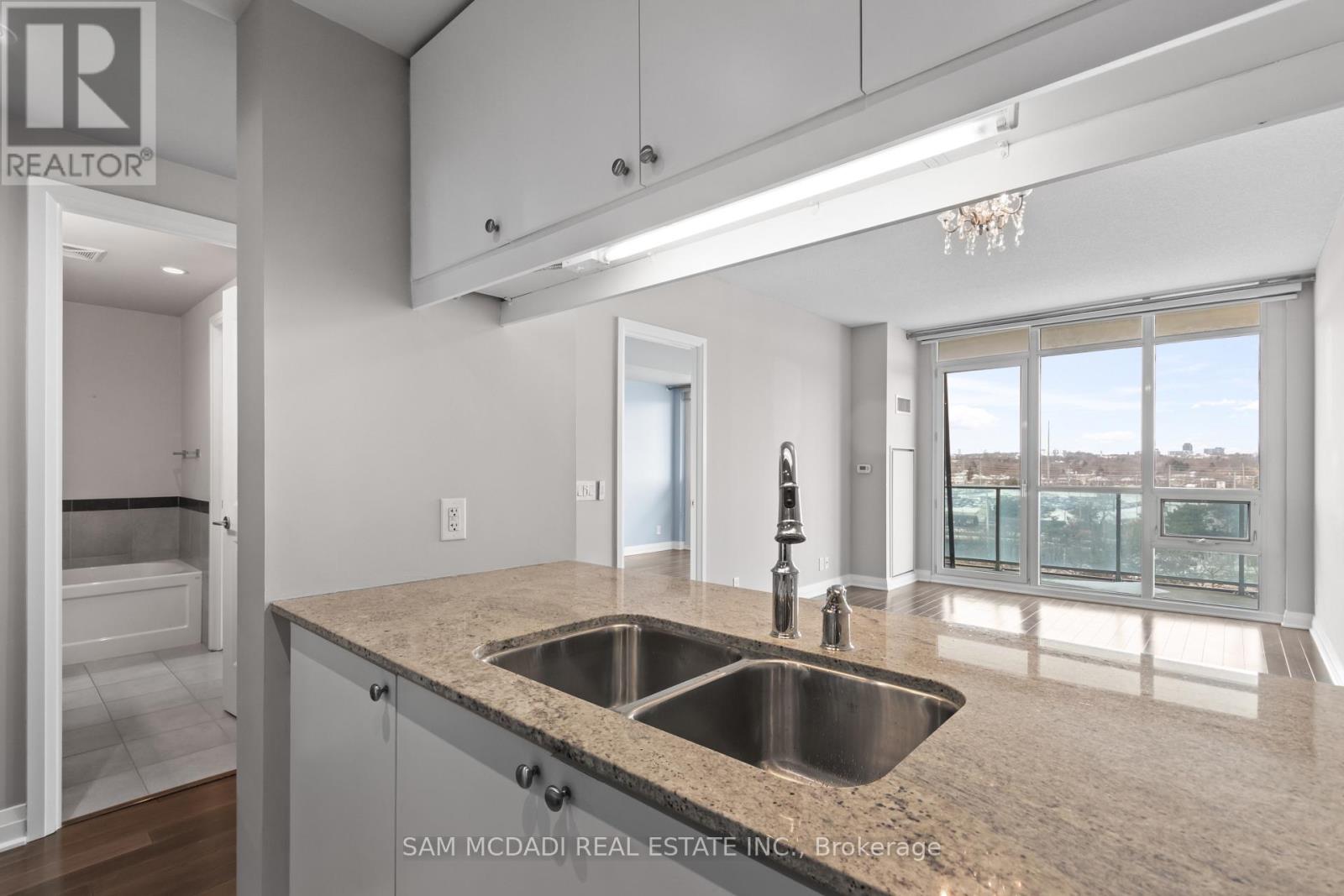 704 - 1055 Southdown Road, Mississauga, Ontario  L5J 0A3 - Photo 15 - W12789350