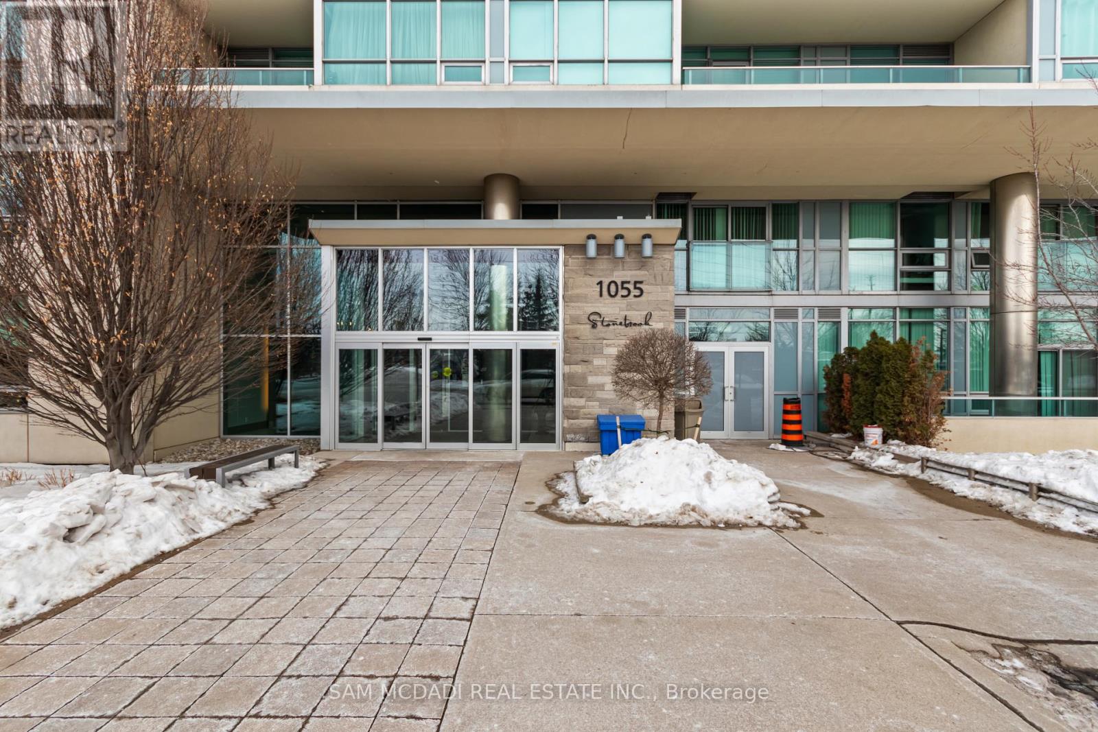 704 - 1055 Southdown Road, Mississauga, Ontario  L5J 0A3 - Photo 2 - W12789350
