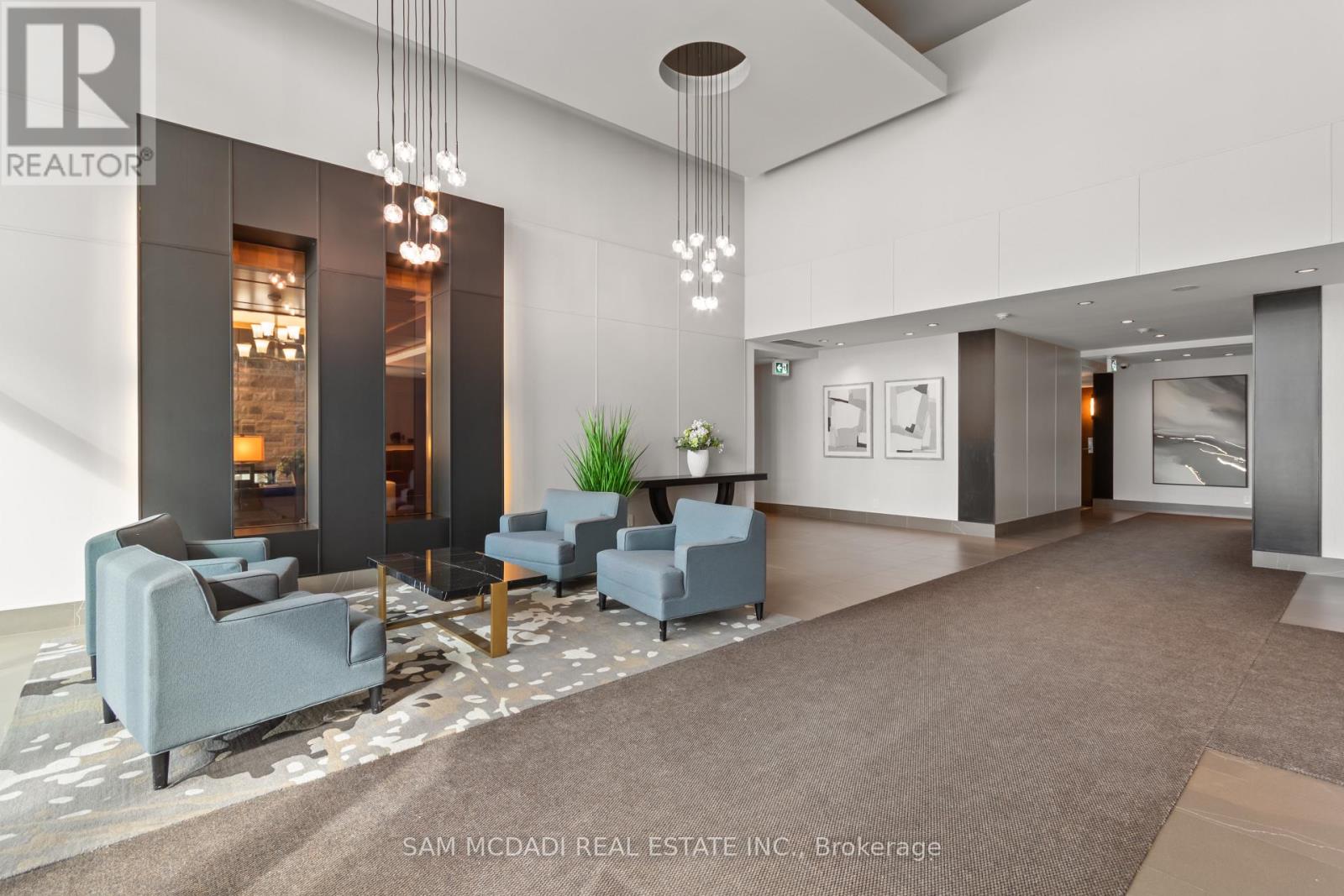 704 - 1055 Southdown Road, Mississauga, Ontario  L5J 0A3 - Photo 3 - W12789350