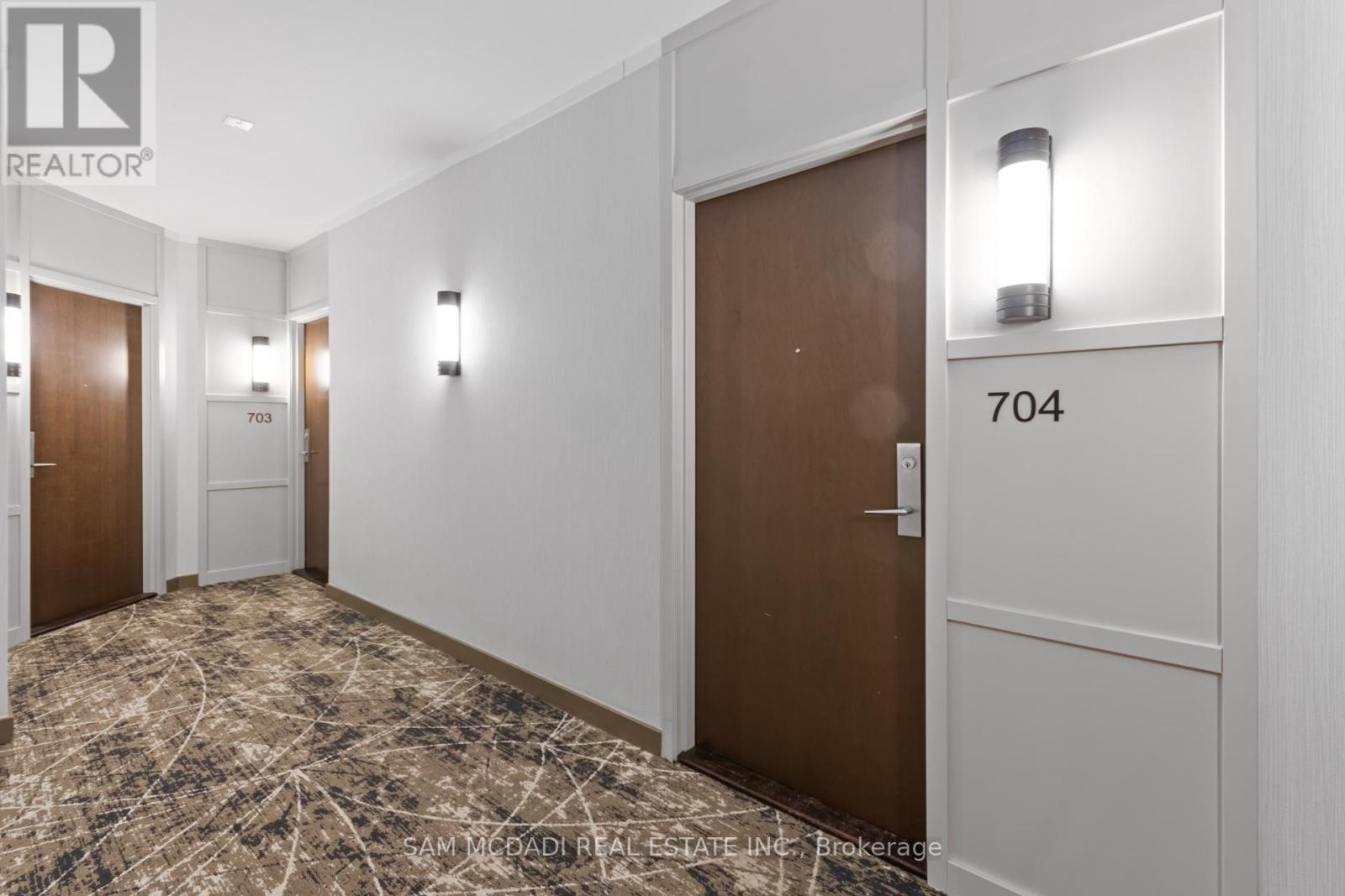 704 - 1055 Southdown Road, Mississauga, Ontario  L5J 0A3 - Photo 4 - W12789350