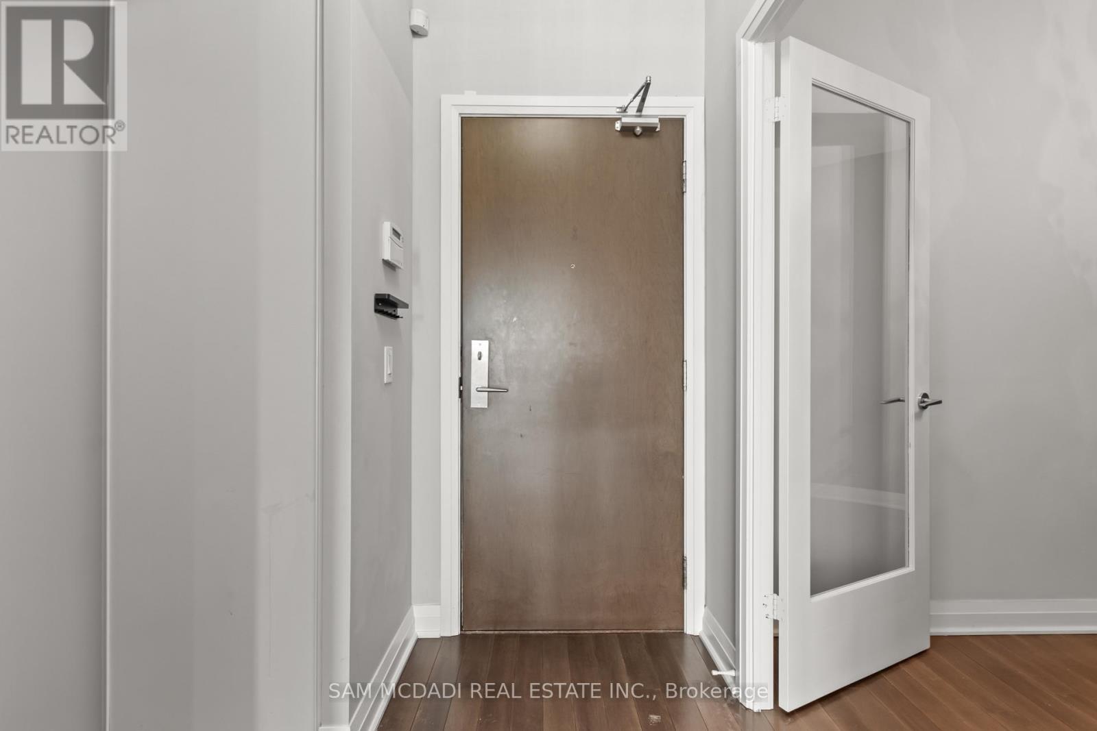 704 - 1055 Southdown Road, Mississauga, Ontario  L5J 0A3 - Photo 5 - W12789350