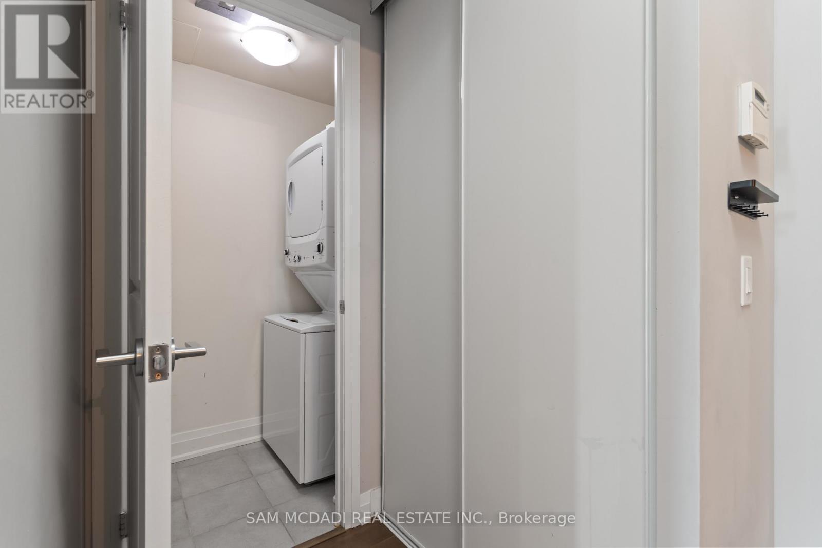 704 - 1055 Southdown Road, Mississauga, Ontario  L5J 0A3 - Photo 7 - W12789350