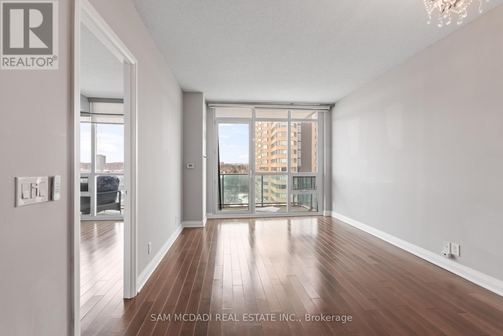 704 - 1055 Southdown Road, Mississauga, Ontario  L5J 0A3 - Photo 8 - W12789350