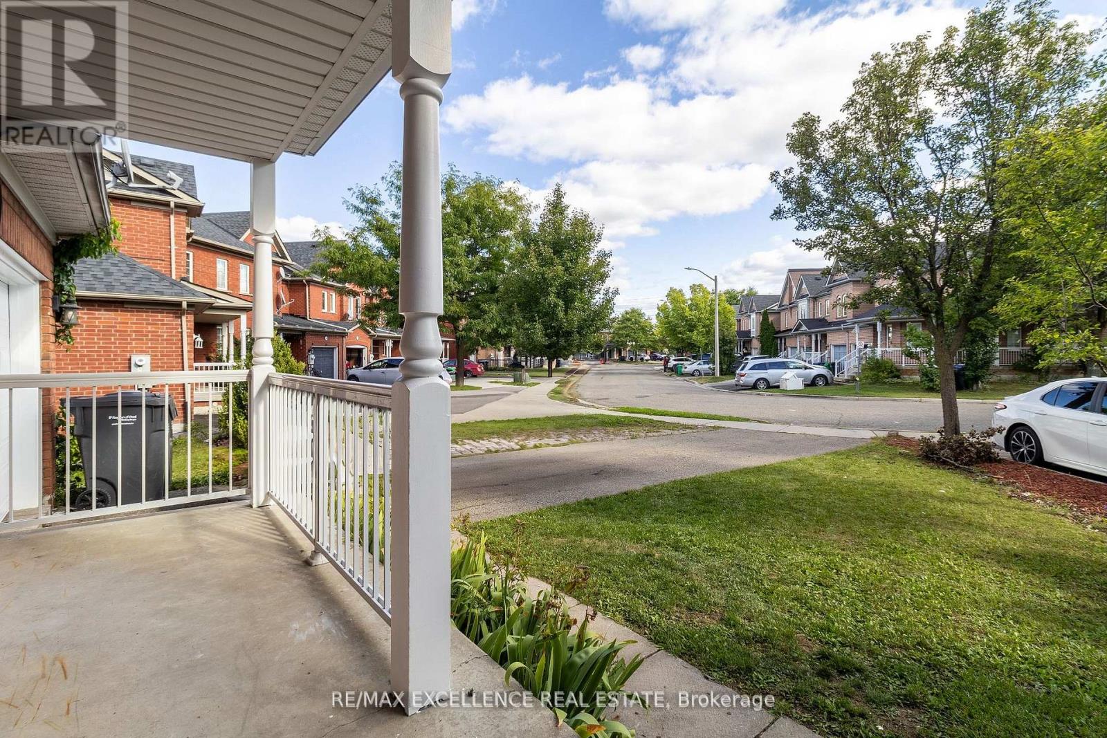 40 Monaco Court, Brampton, Ontario  L7A 1X4 - Photo 3 - W12789356