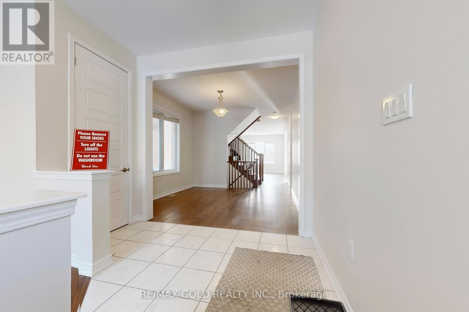 174 Lemieux Court, Milton, Ontario  L9E 1E9 - Photo 5 - W12789362