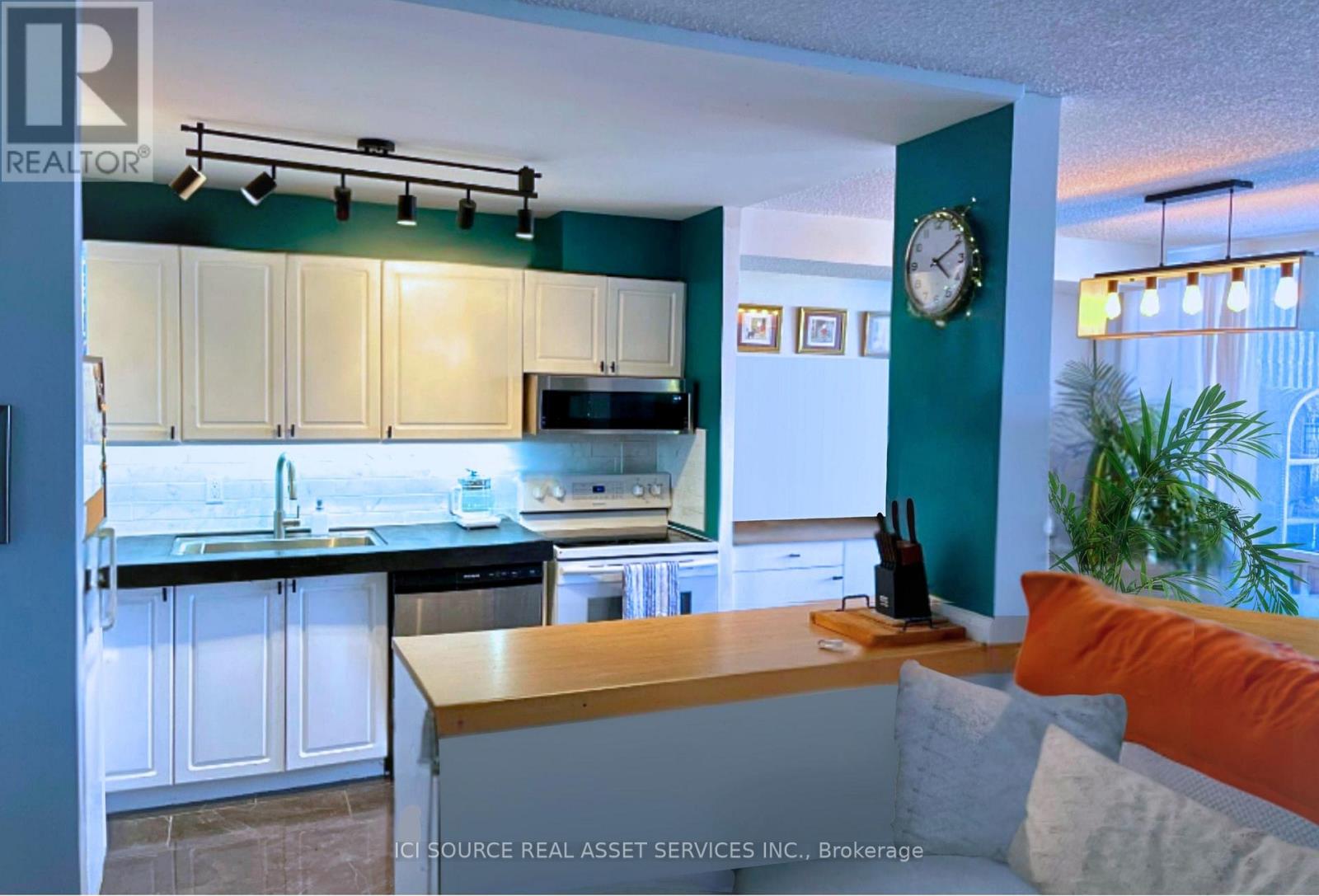 2002 - 265 Poulin Avenue, Ottawa, Ontario  K2B 7Y8 - Photo 5 - X12789376