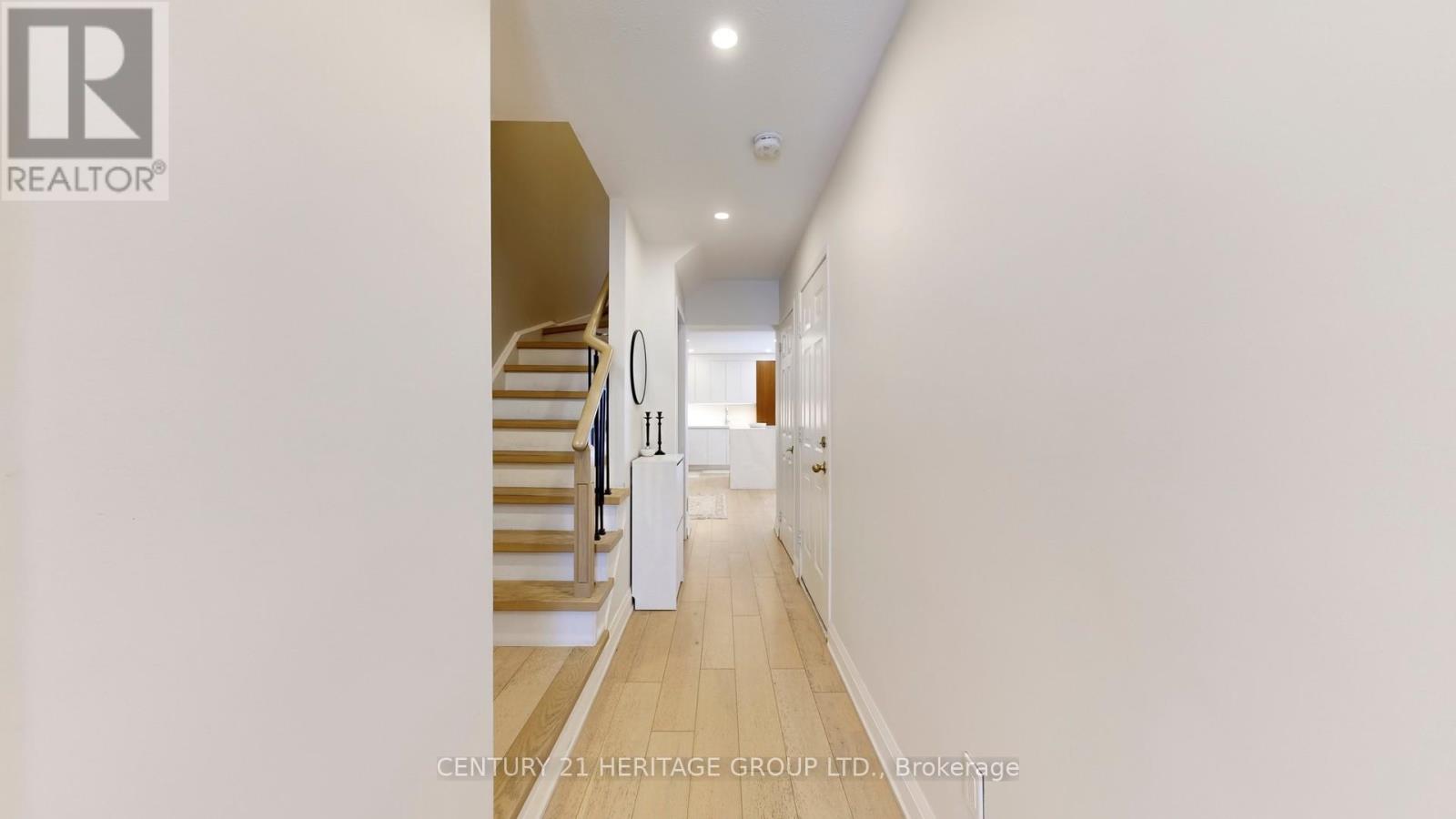 35 Kelso Crescent, Vaughan, Ontario  L6A 2C7 - Photo 4 - N12789372