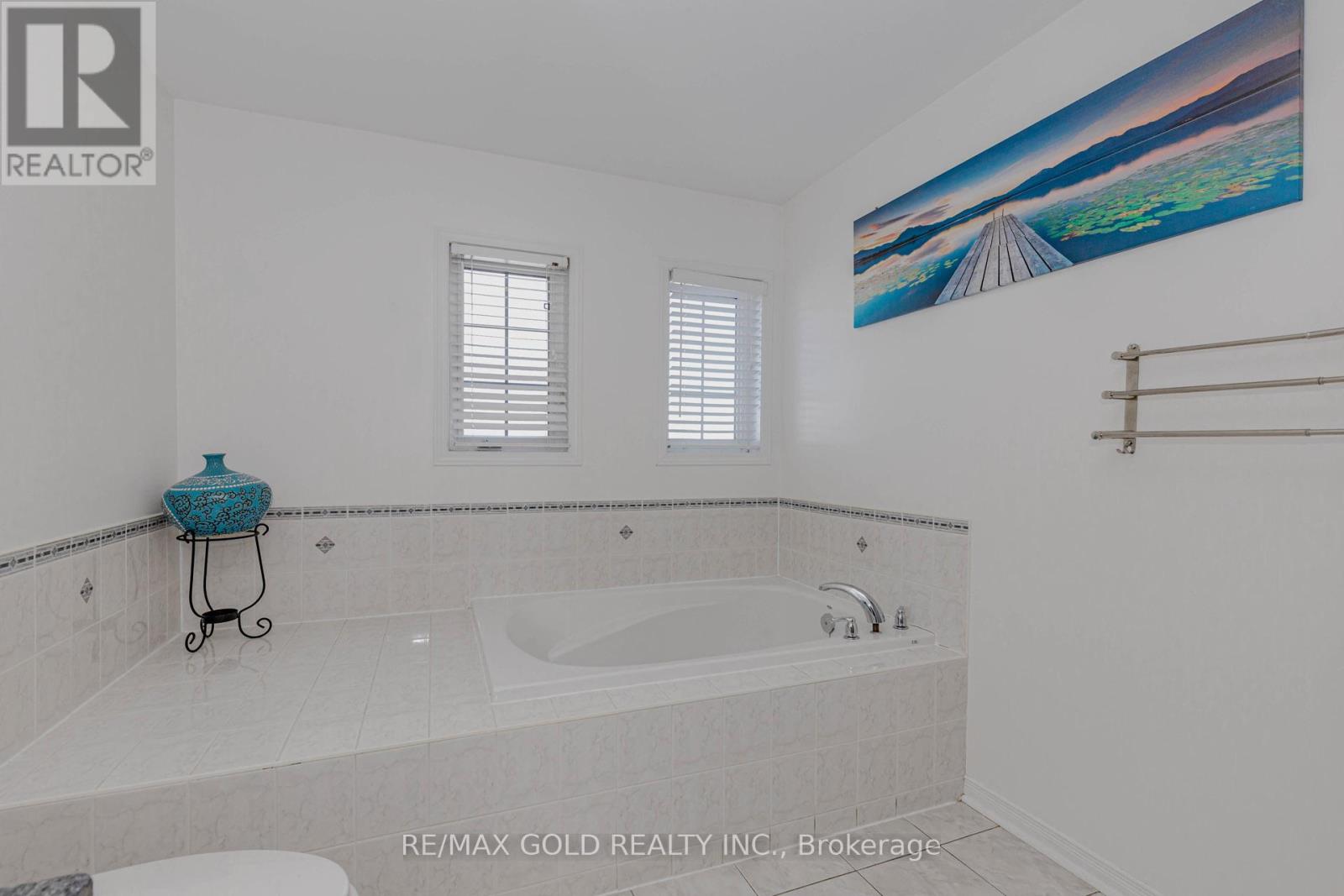 2 Oranmore Crescent, Brampton, Ontario  L6X 0J9 - Photo 24 - W12789160