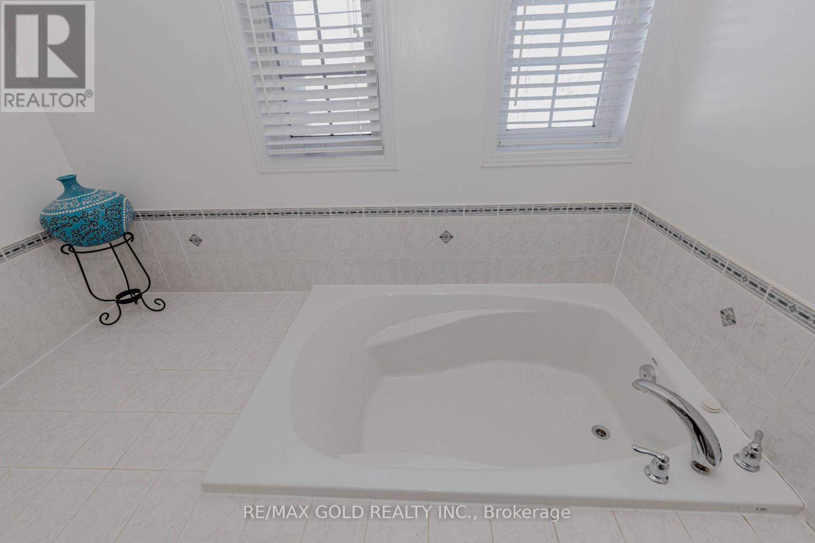 2 Oranmore Crescent, Brampton, Ontario  L6X 0J9 - Photo 25 - W12789160