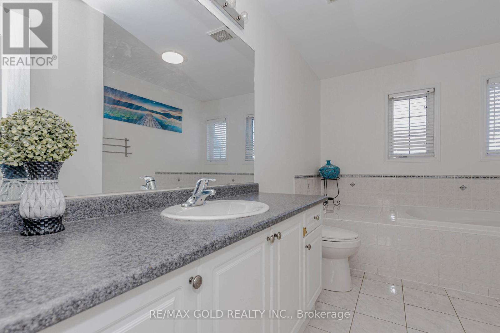 2 Oranmore Crescent, Brampton, Ontario  L6X 0J9 - Photo 22 - W12789160