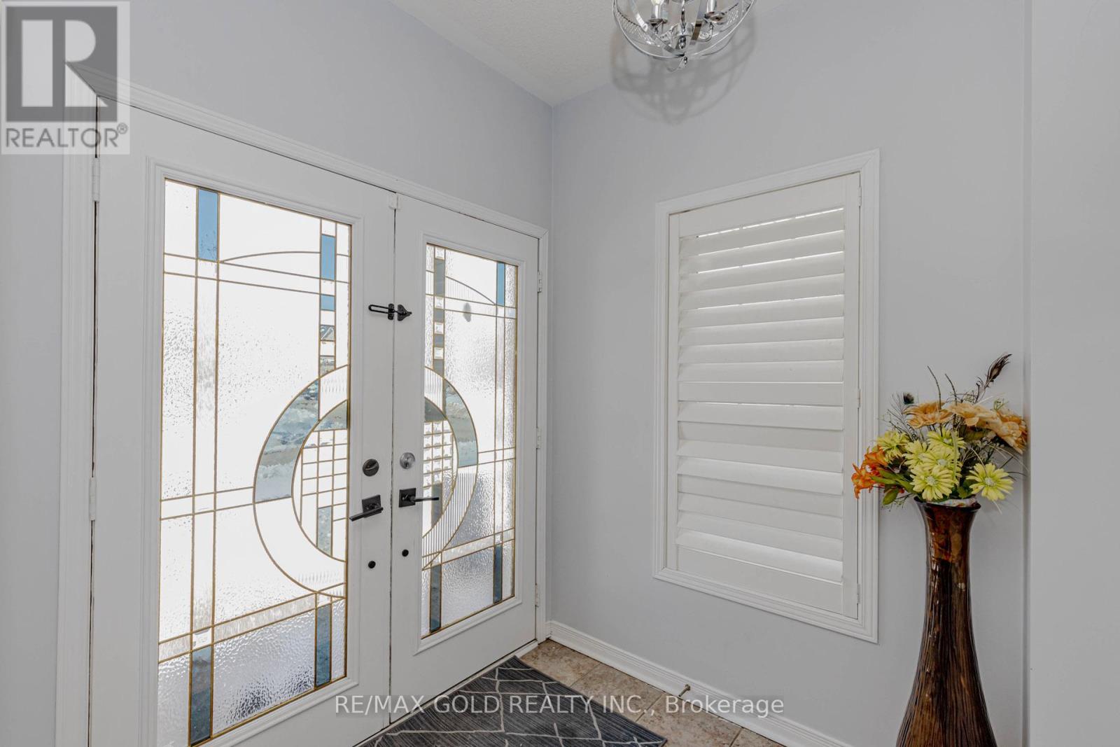 2 Oranmore Crescent, Brampton, Ontario  L6X 0J9 - Photo 5 - W12789160