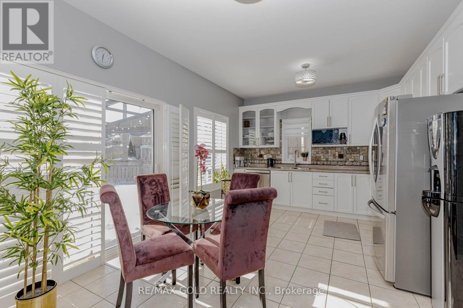 2 Oranmore Crescent, Brampton, Ontario  L6X 0J9 - Photo 10 - W12789160