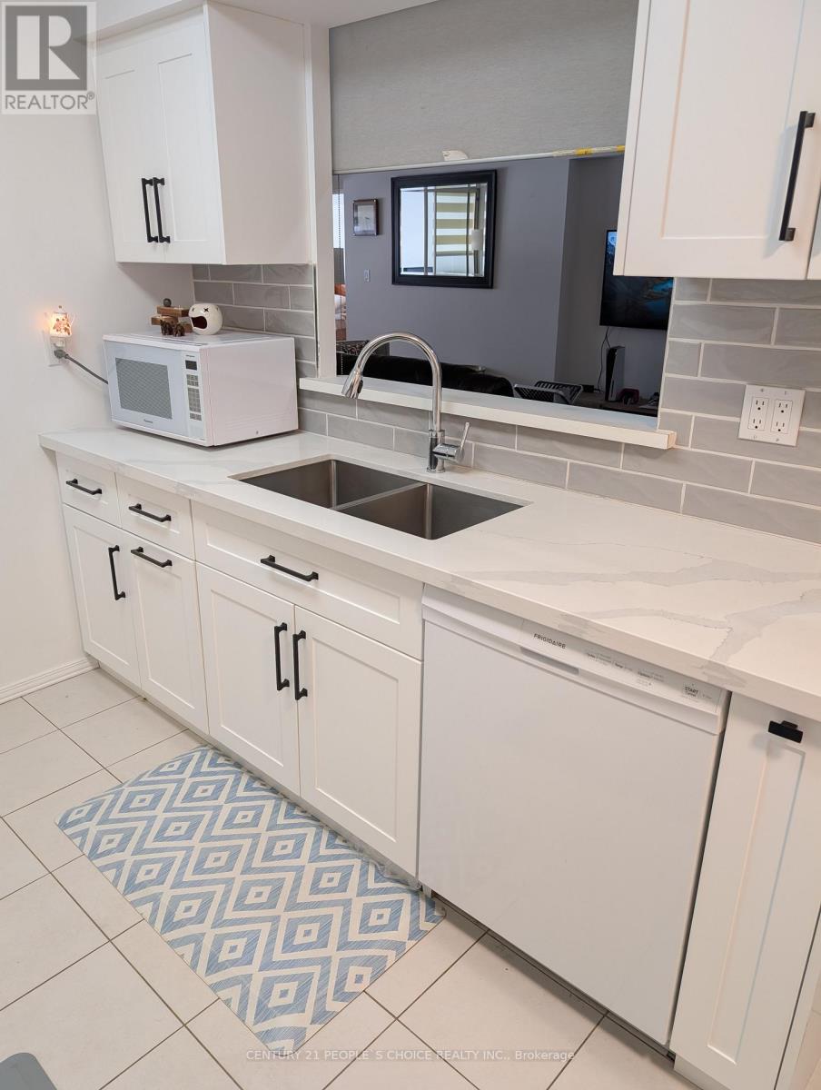 403 - 30 Greenfield Avenue, Toronto, Ontario  M2N 6N3 - Photo 4 - C12789422