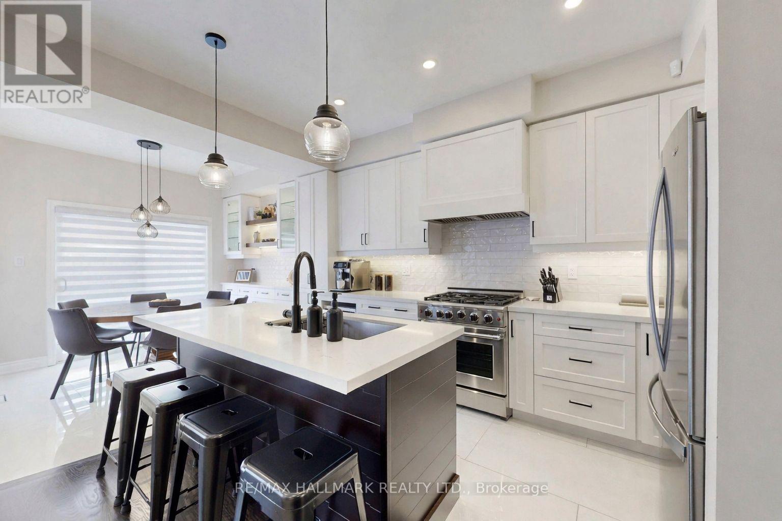 11 Martina Crescent, Vaughan, Ontario  L4H 3B6 - Photo 4 - N12789394