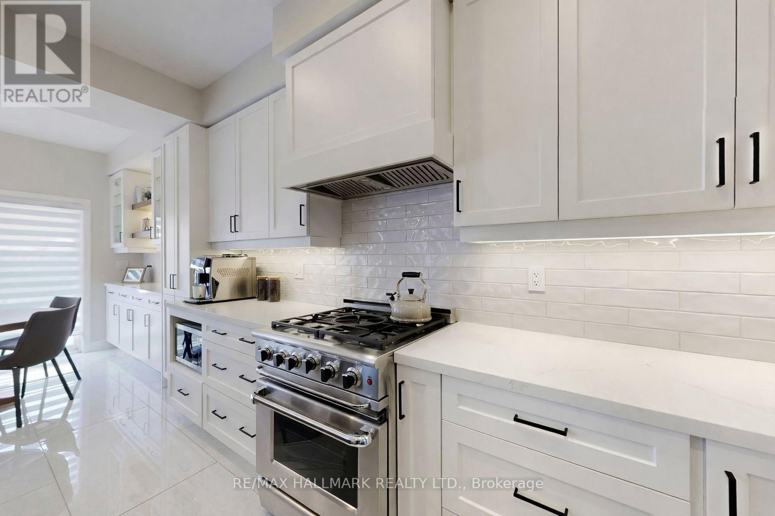 11 Martina Crescent, Vaughan, Ontario  L4H 3B6 - Photo 5 - N12789394